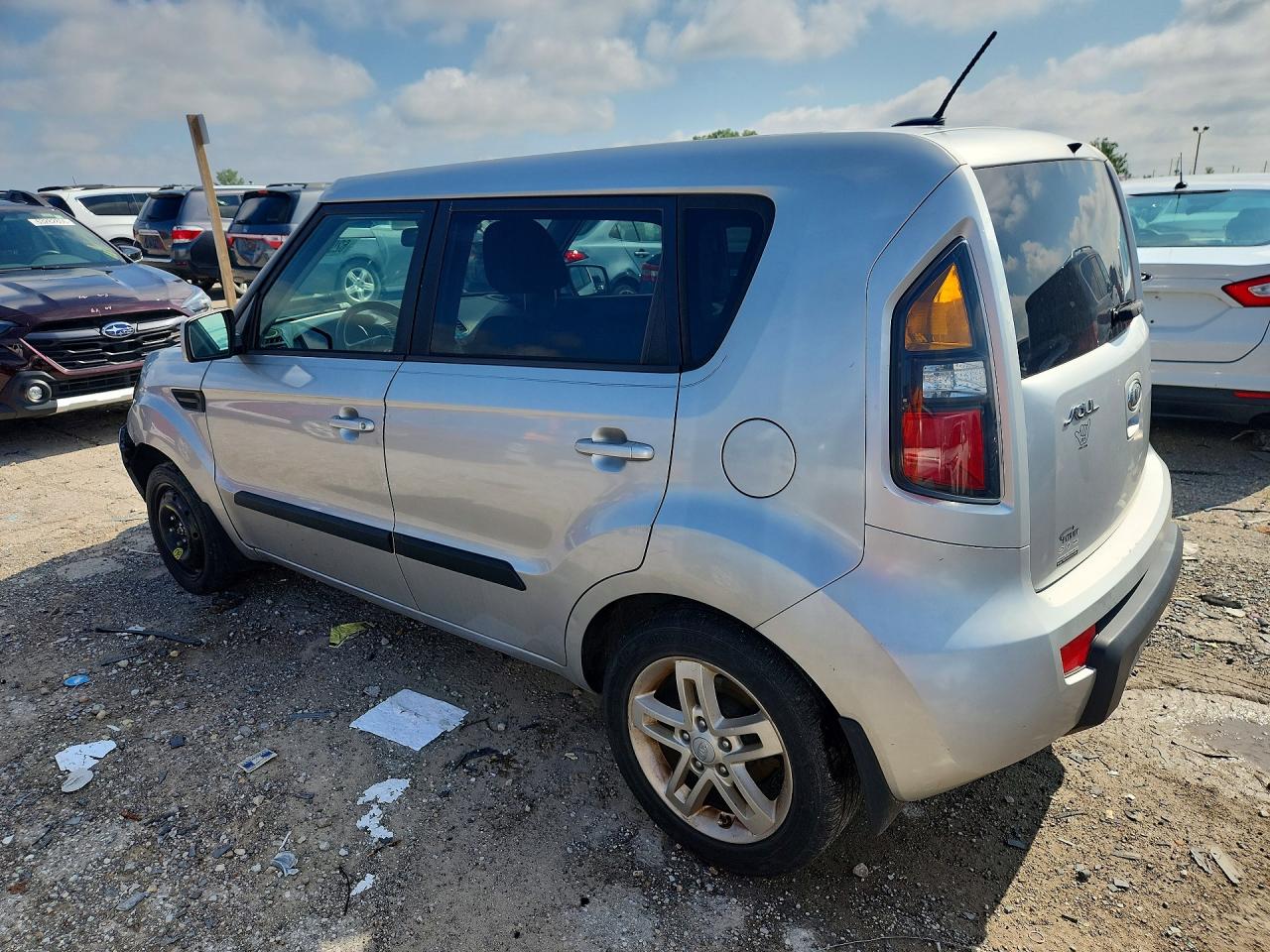 2011 Kia Soul + Silver vin: KNDJT2A24B7262802