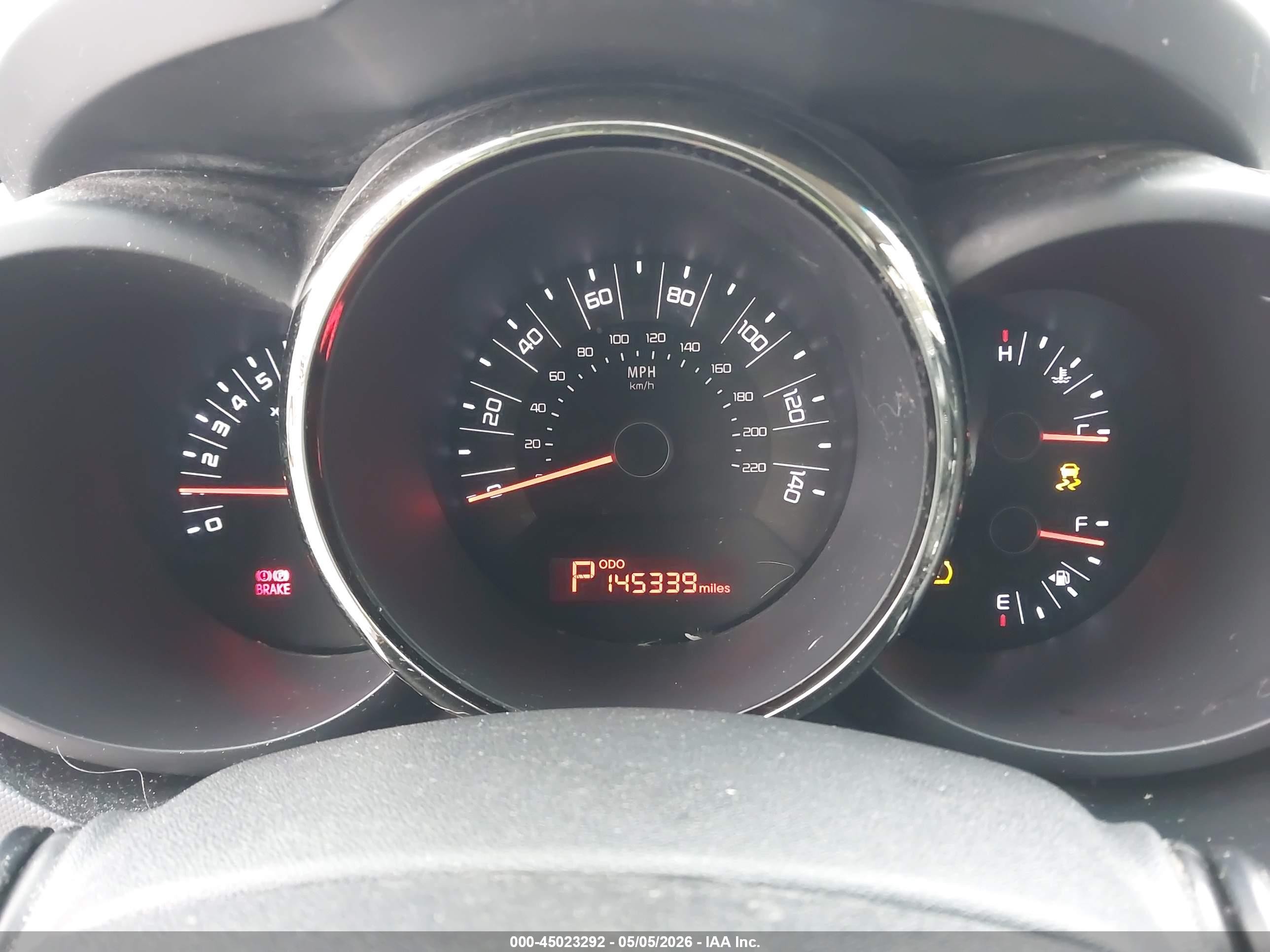 2011 Kia Soul + Red vin: KNDJT2A24B7274447