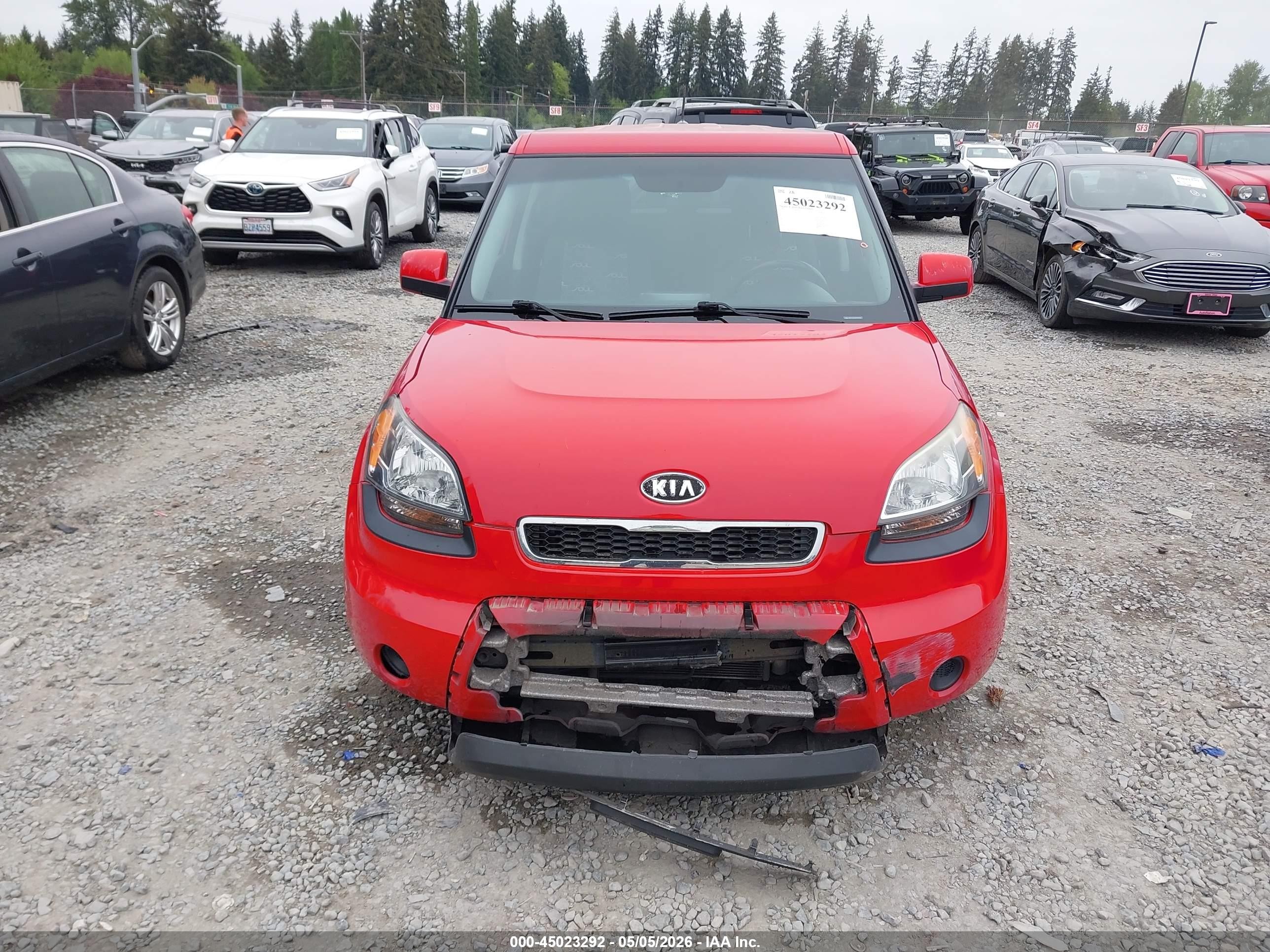 2011 Kia Soul + Red vin: KNDJT2A24B7274447