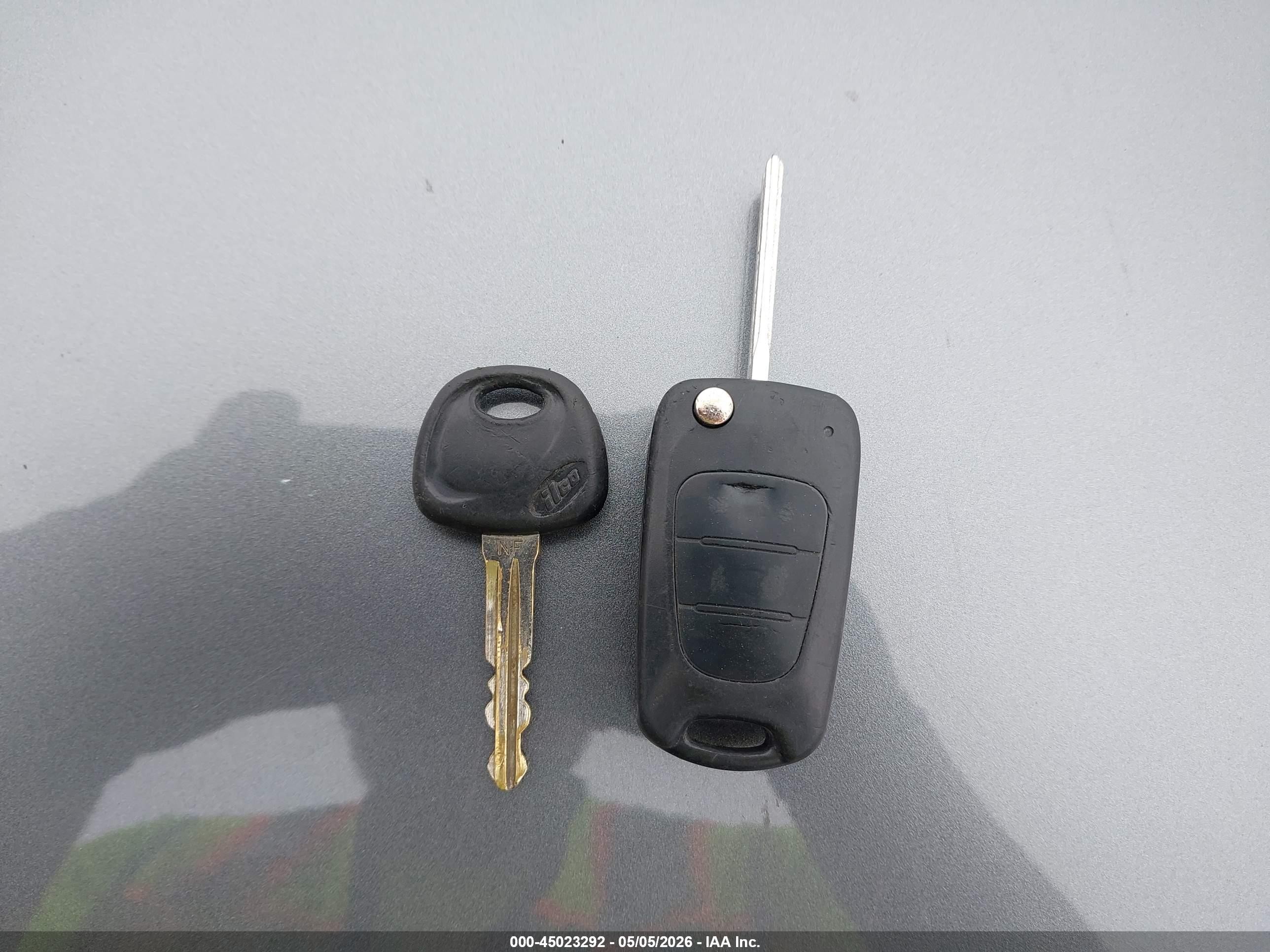 2011 Kia Soul + Red vin: KNDJT2A24B7274447