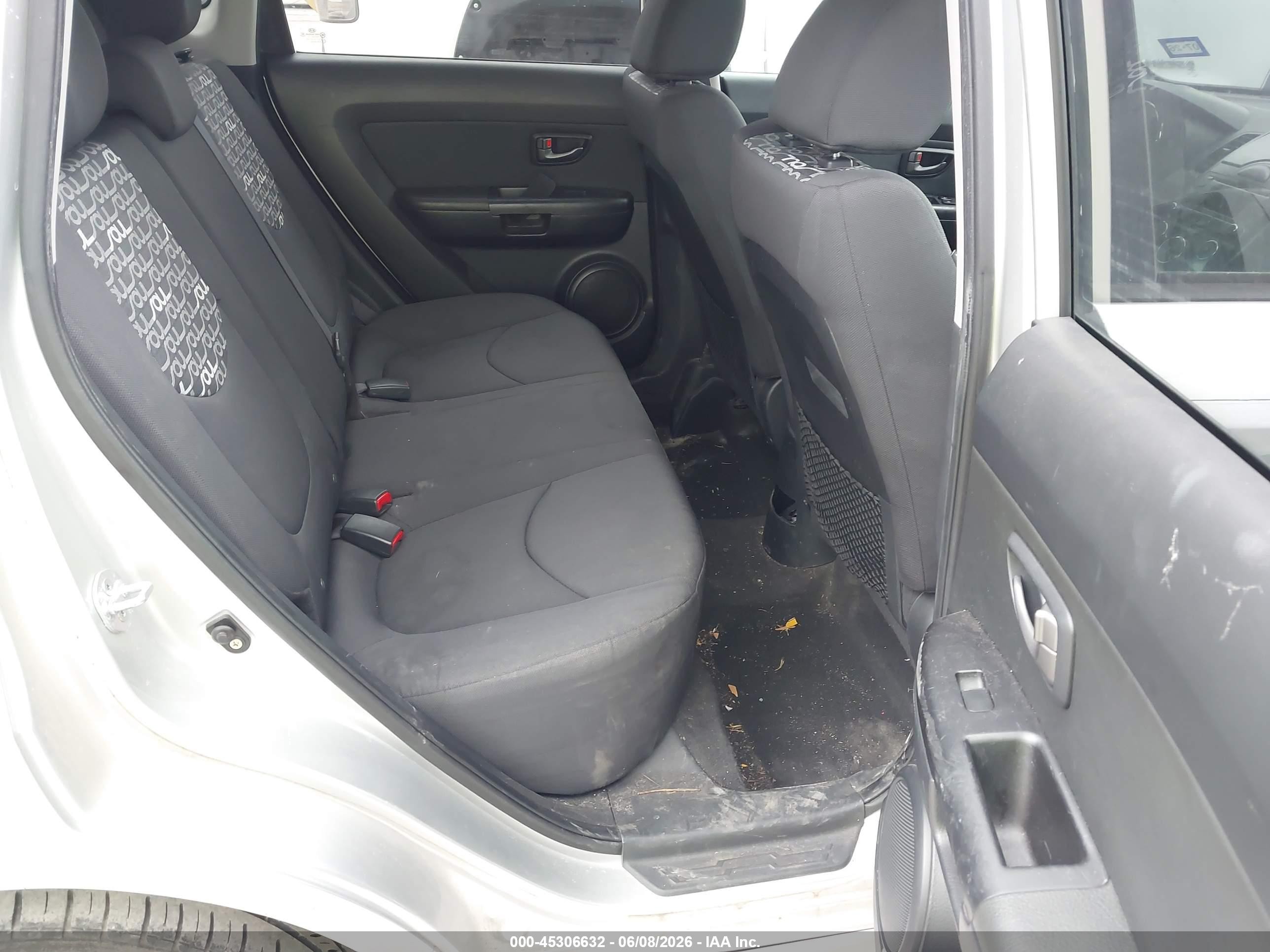 2011 Kia Soul + Серебряный vin: KNDJT2A24B7302537