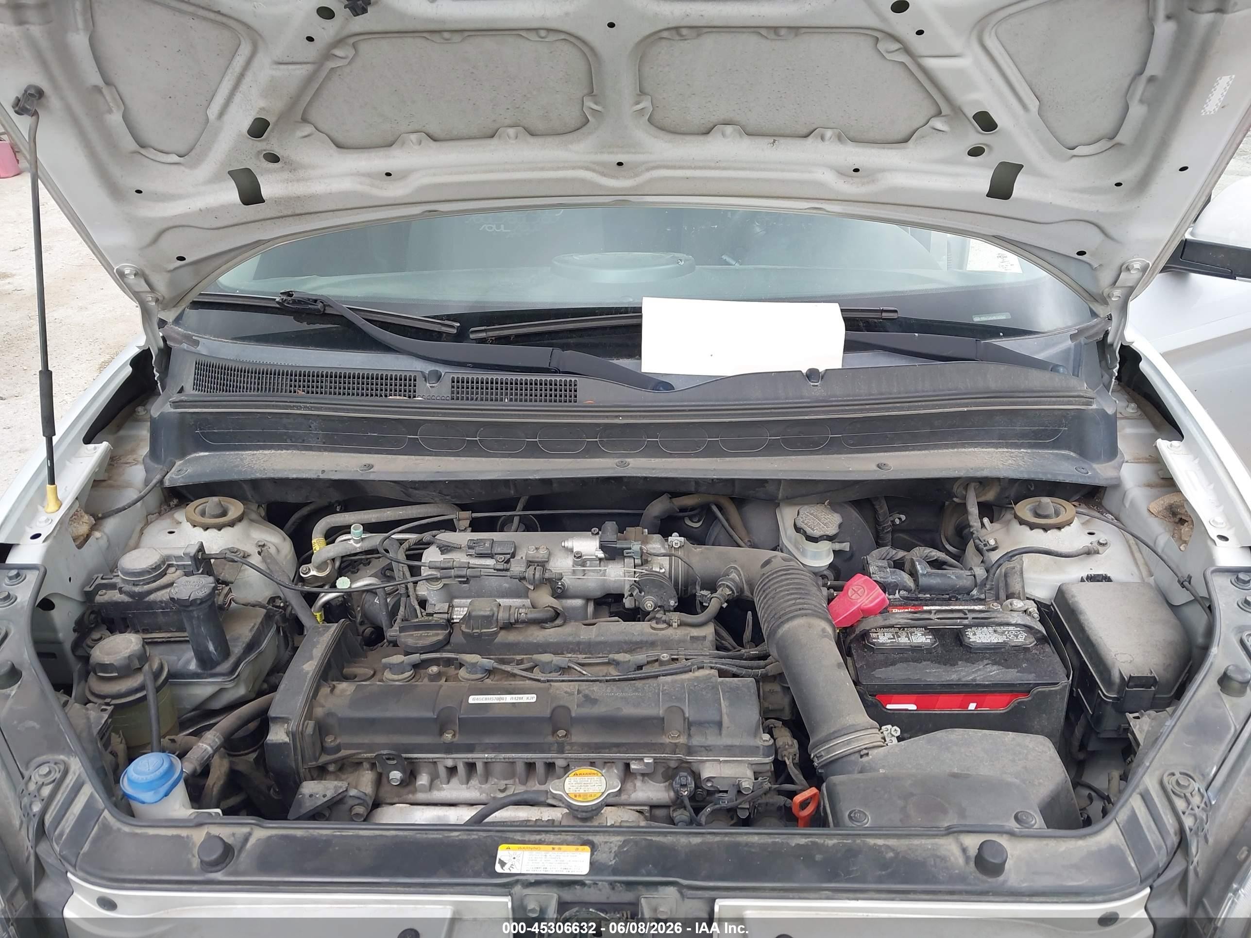 2011 Kia Soul + Серебряный vin: KNDJT2A24B7302537