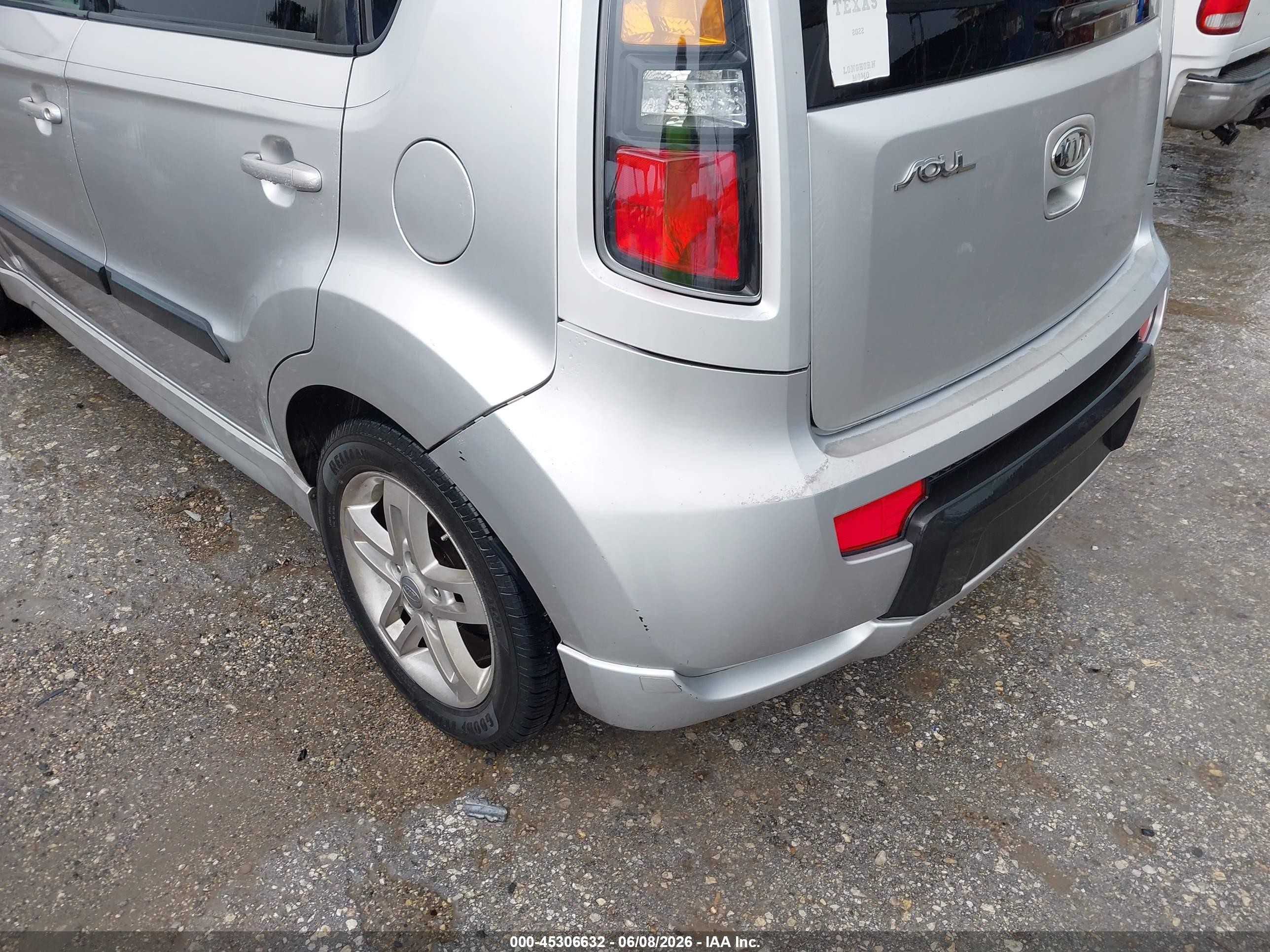 2011 Kia Soul + Серебряный vin: KNDJT2A24B7302537