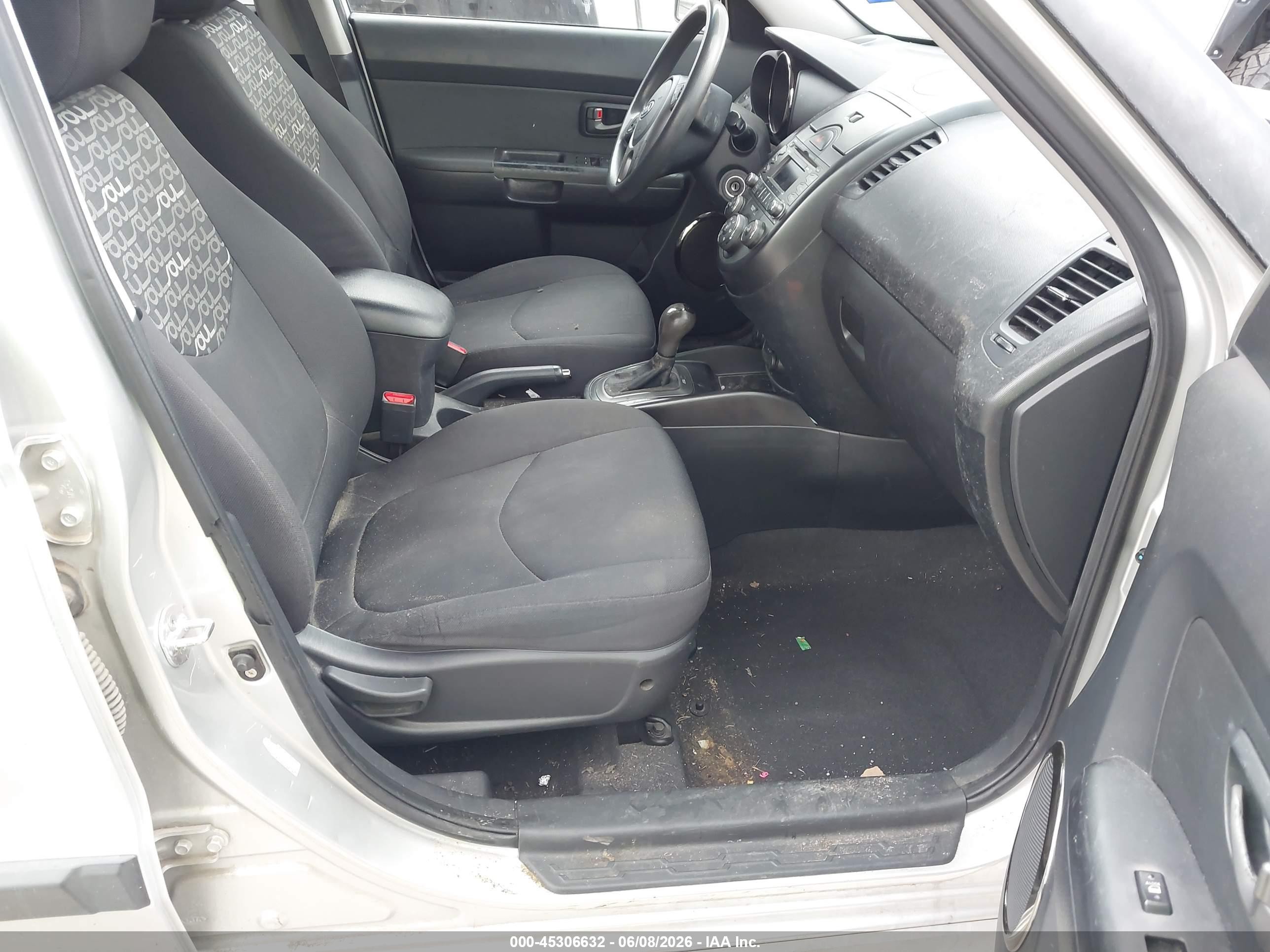 2011 Kia Soul + Серебряный vin: KNDJT2A24B7302537