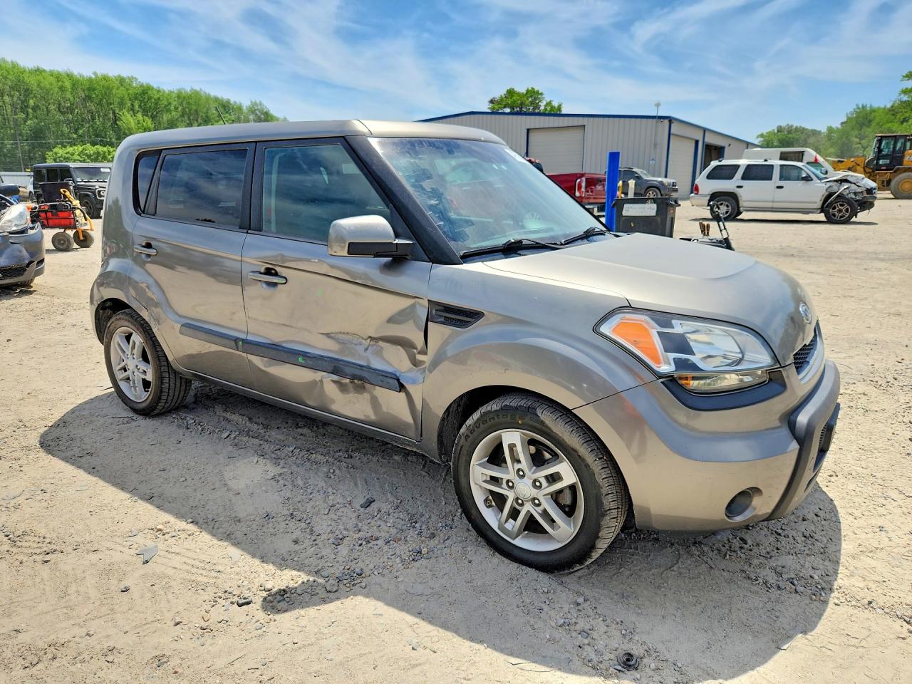 2011 Kia Soul + Silver vin: KNDJT2A24B7307074