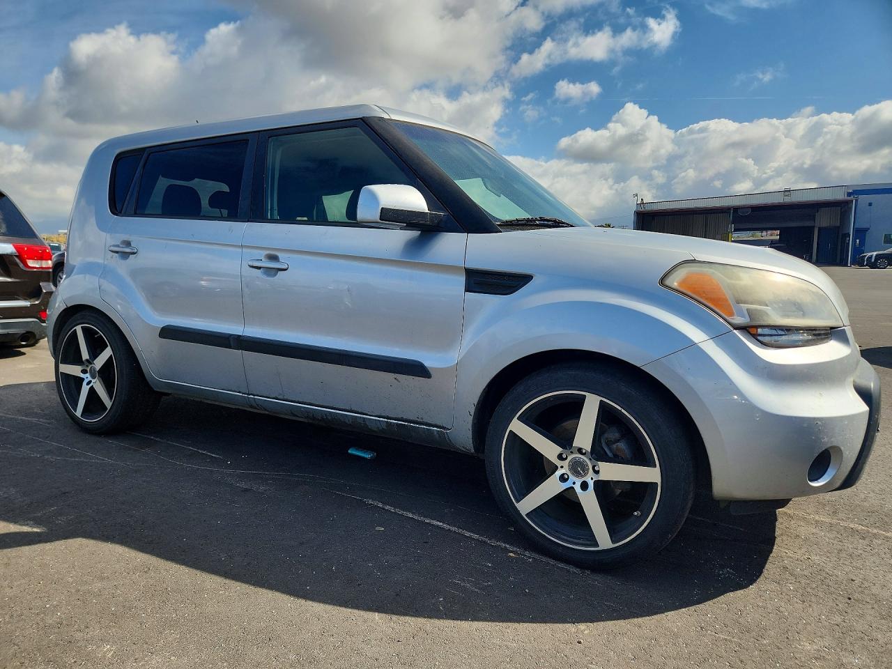 2011 Kia Soul + Silver vin: KNDJT2A24B7315787
