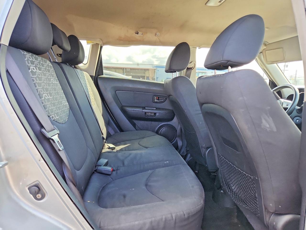 2011 Kia Soul + Silver vin: KNDJT2A24B7315787
