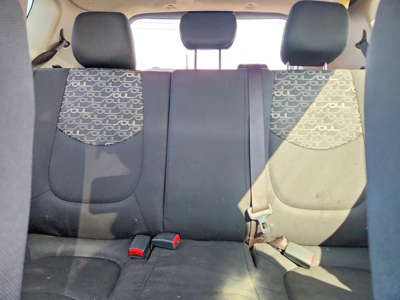 2011 Kia Soul + Silver vin: KNDJT2A24B7315787