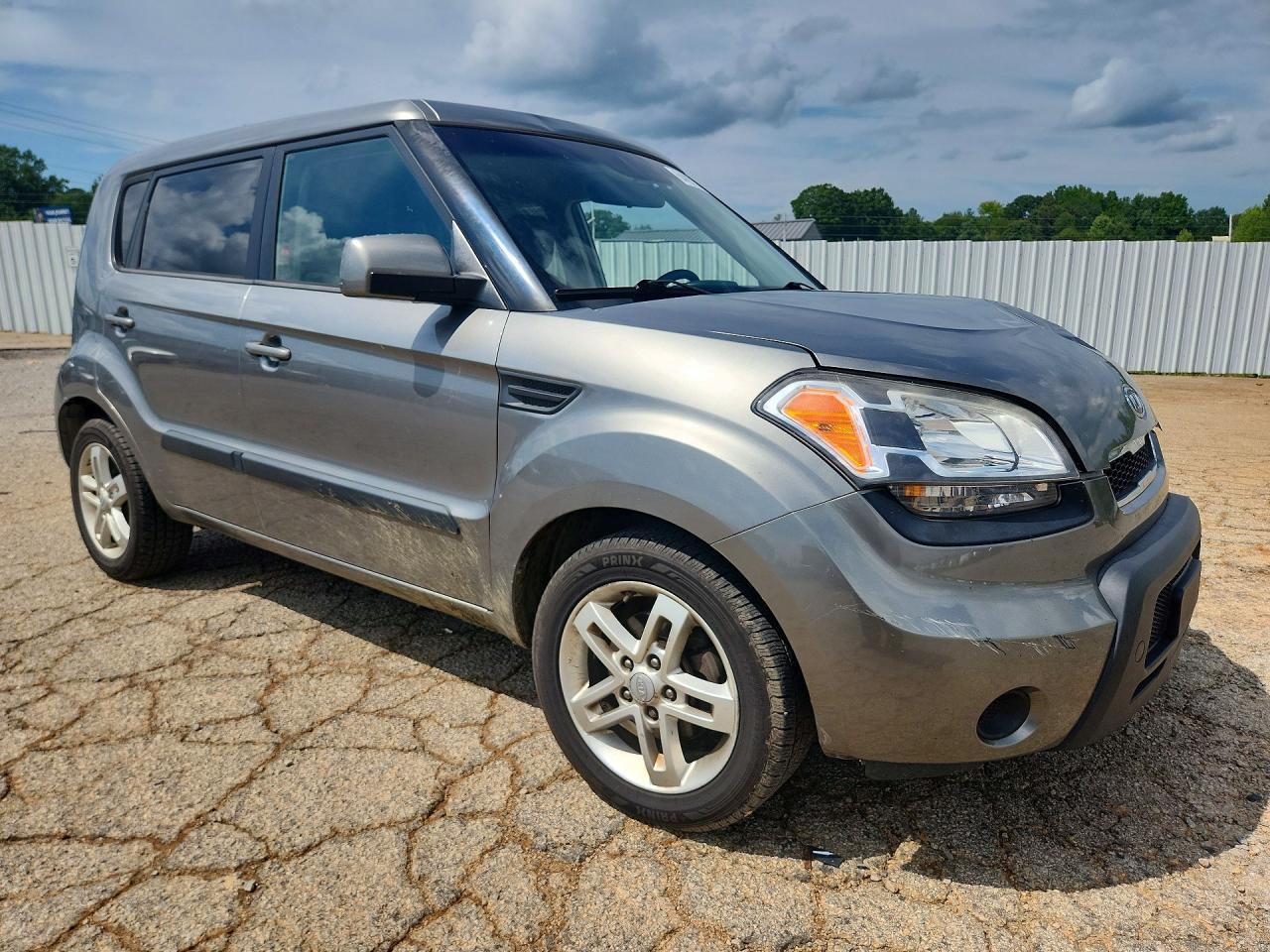 2011 Kia Soul + Gray vin: KNDJT2A24B7324084