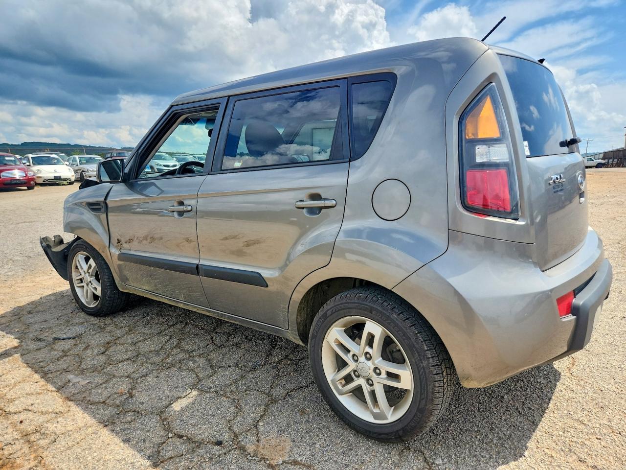 2011 Kia Soul + Gray vin: KNDJT2A24B7324084