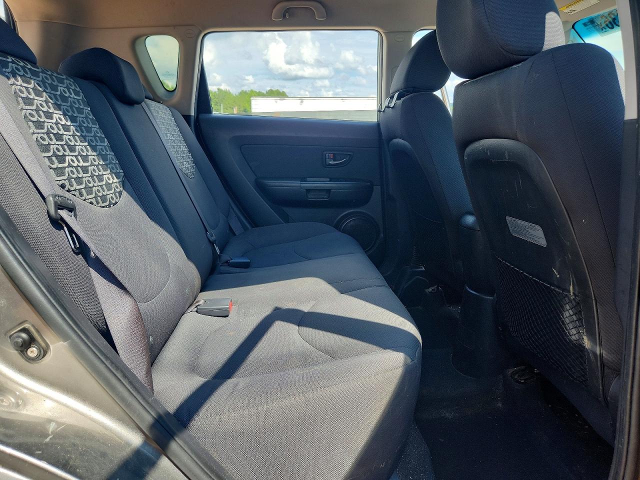 2011 Kia Soul + Gray vin: KNDJT2A24B7324084