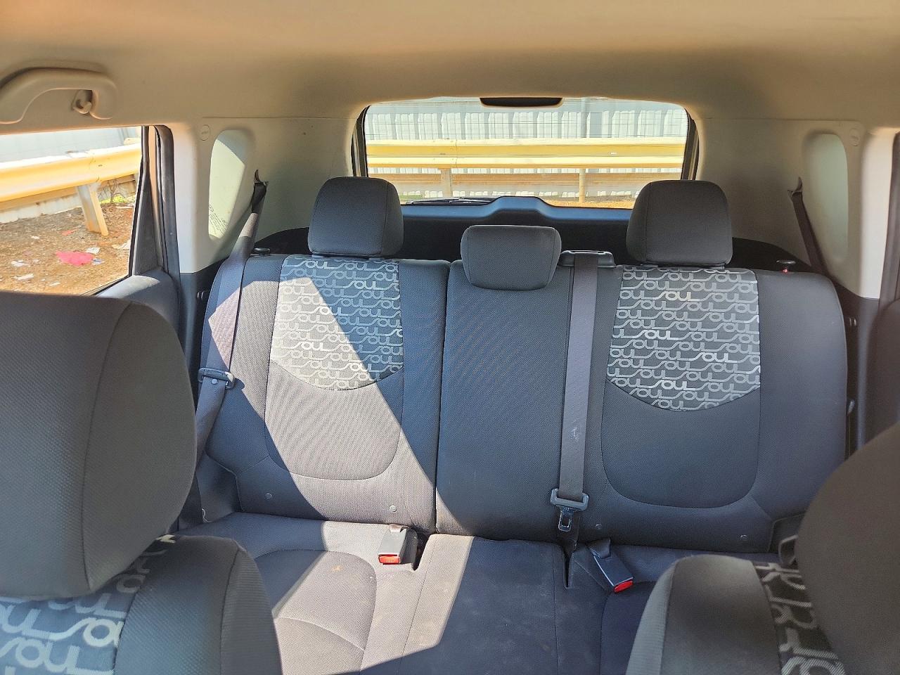2011 Kia Soul + Gray vin: KNDJT2A24B7324084