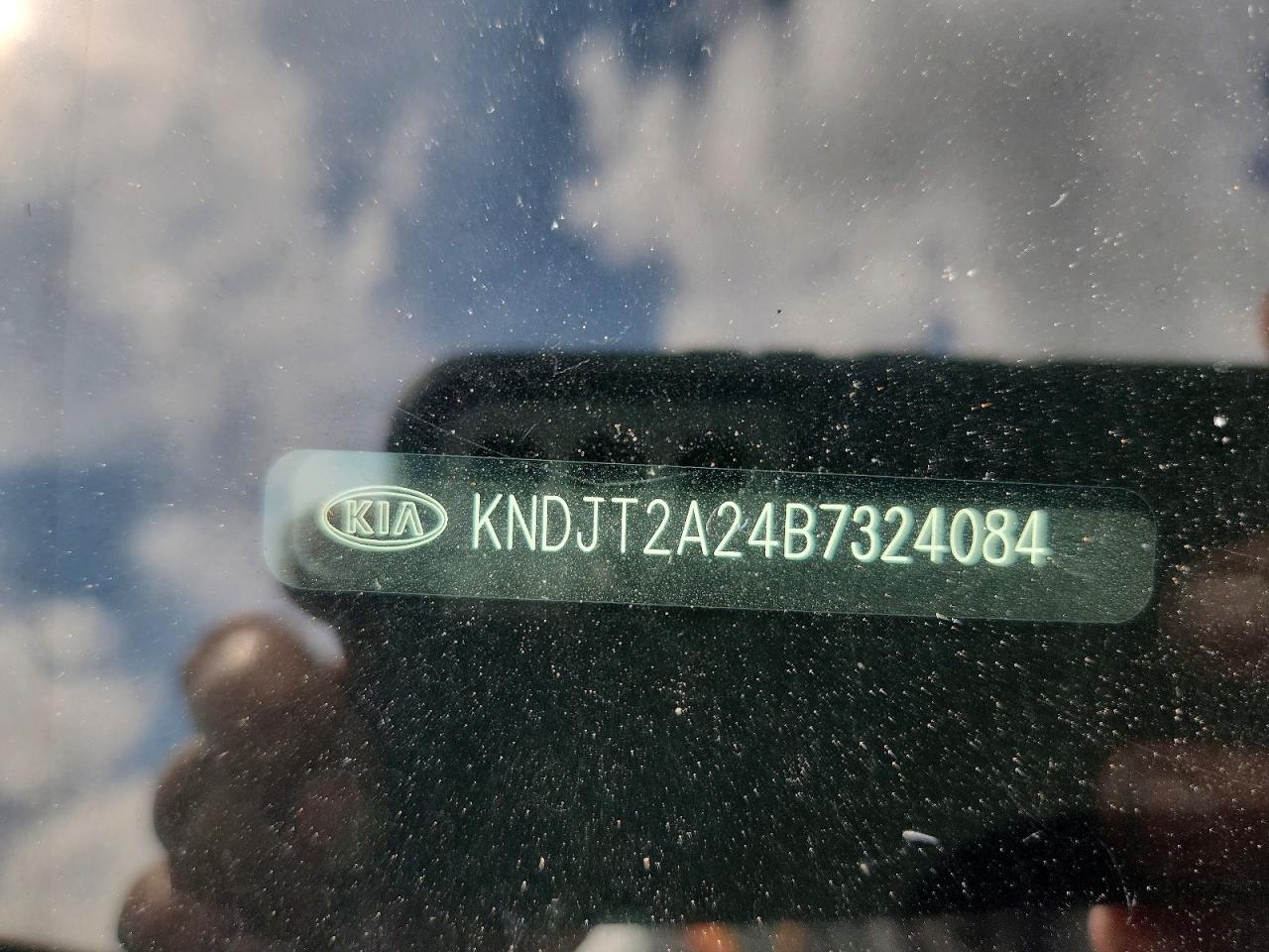 2011 Kia Soul + Gray vin: KNDJT2A24B7324084