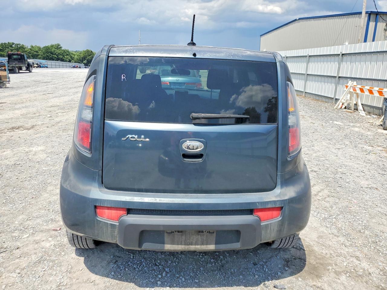 2011 Kia Soul Blue vin: KNDJT2A24B7331732