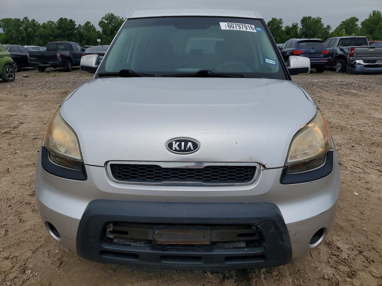2011 Kia Soul + Silver vin: KNDJT2A24B7334145