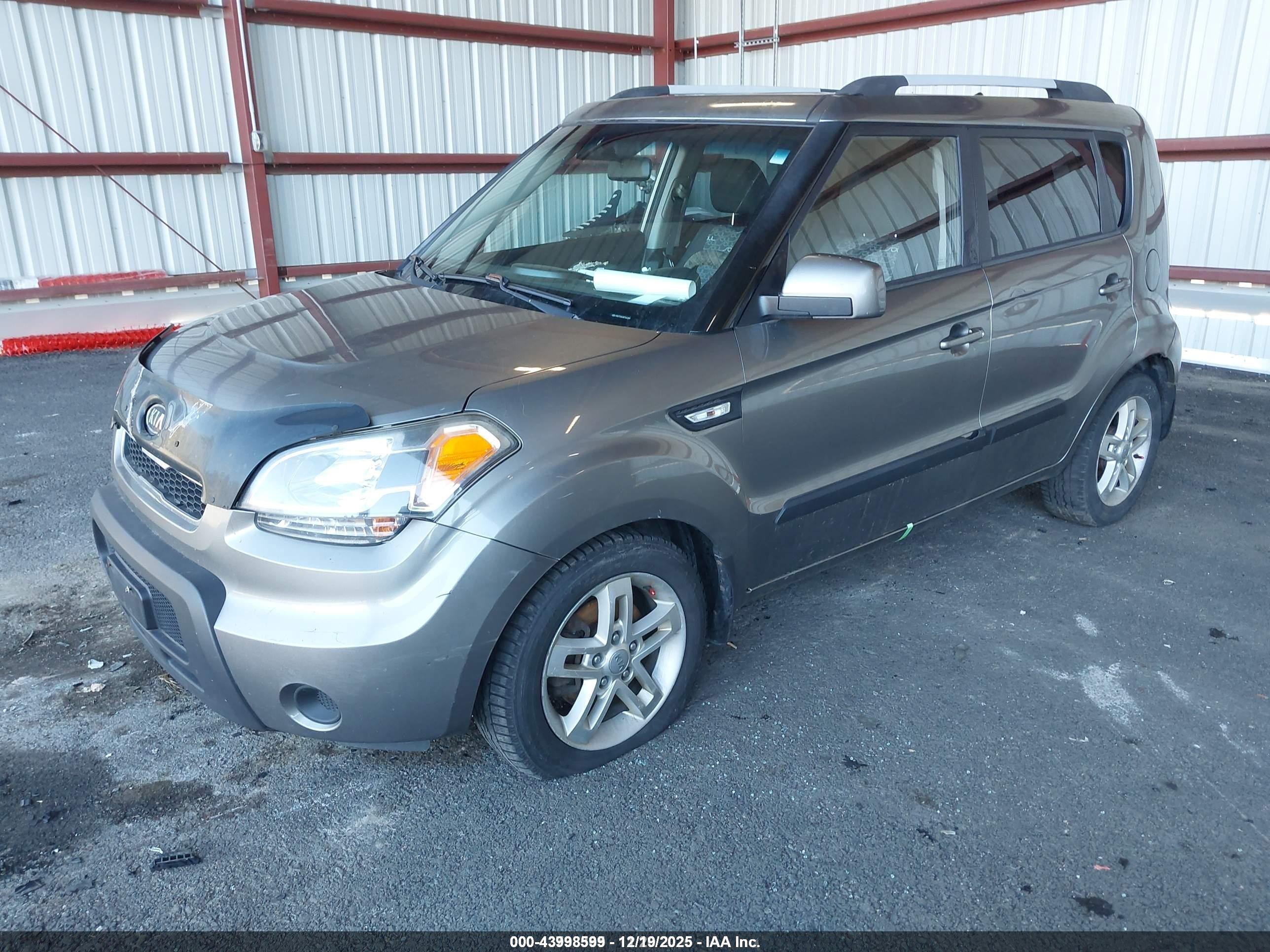 2011 Kia Soul !/+/sport Gray vin: KNDJT2A24B7342584