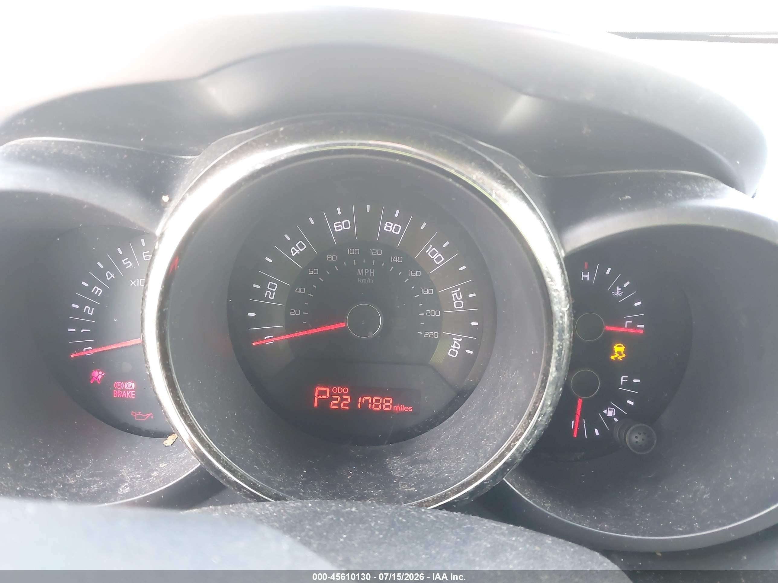 2011 Kia Soul + White vin: KNDJT2A24B7717485
