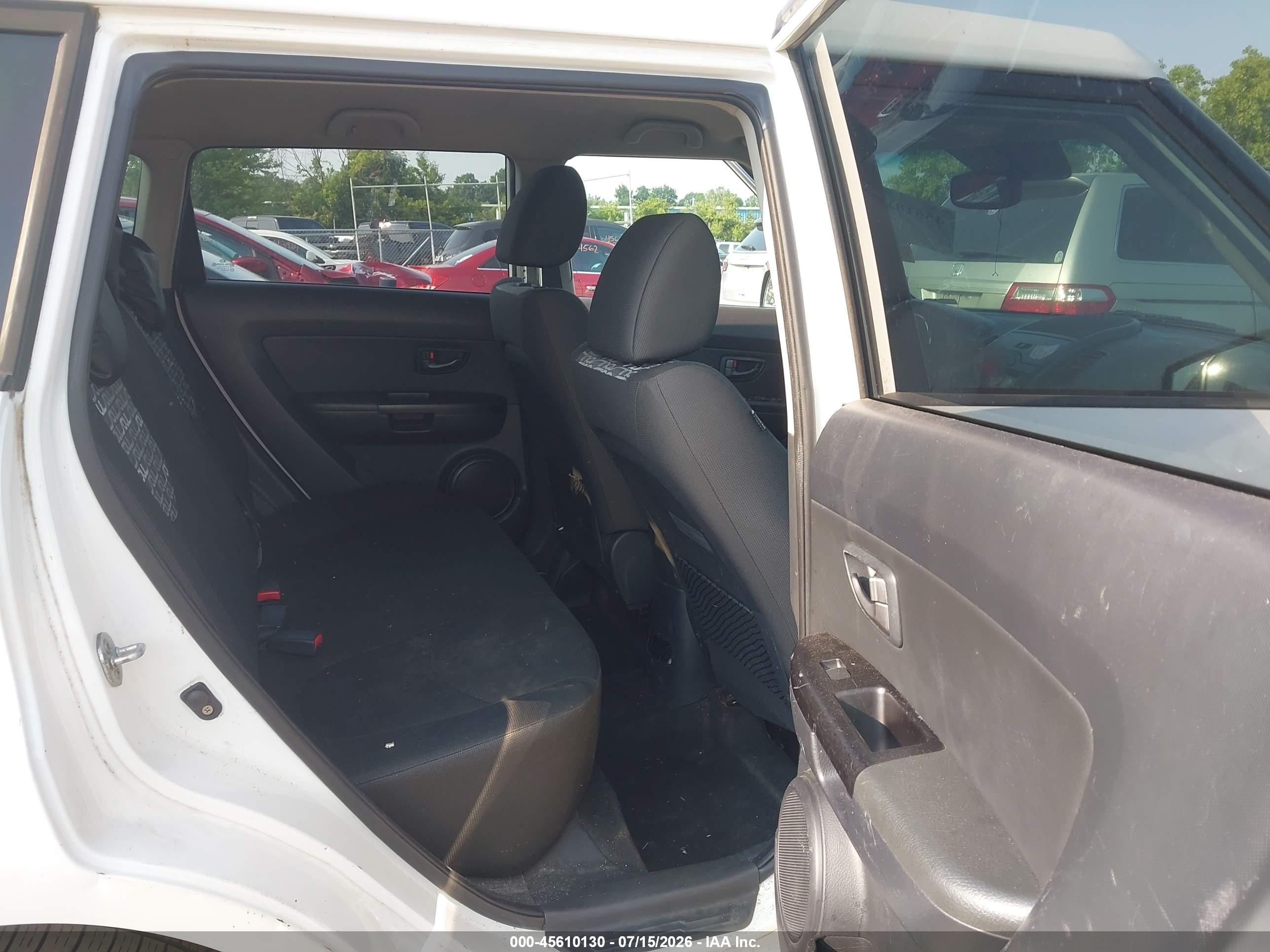 2011 Kia Soul + White vin: KNDJT2A24B7717485