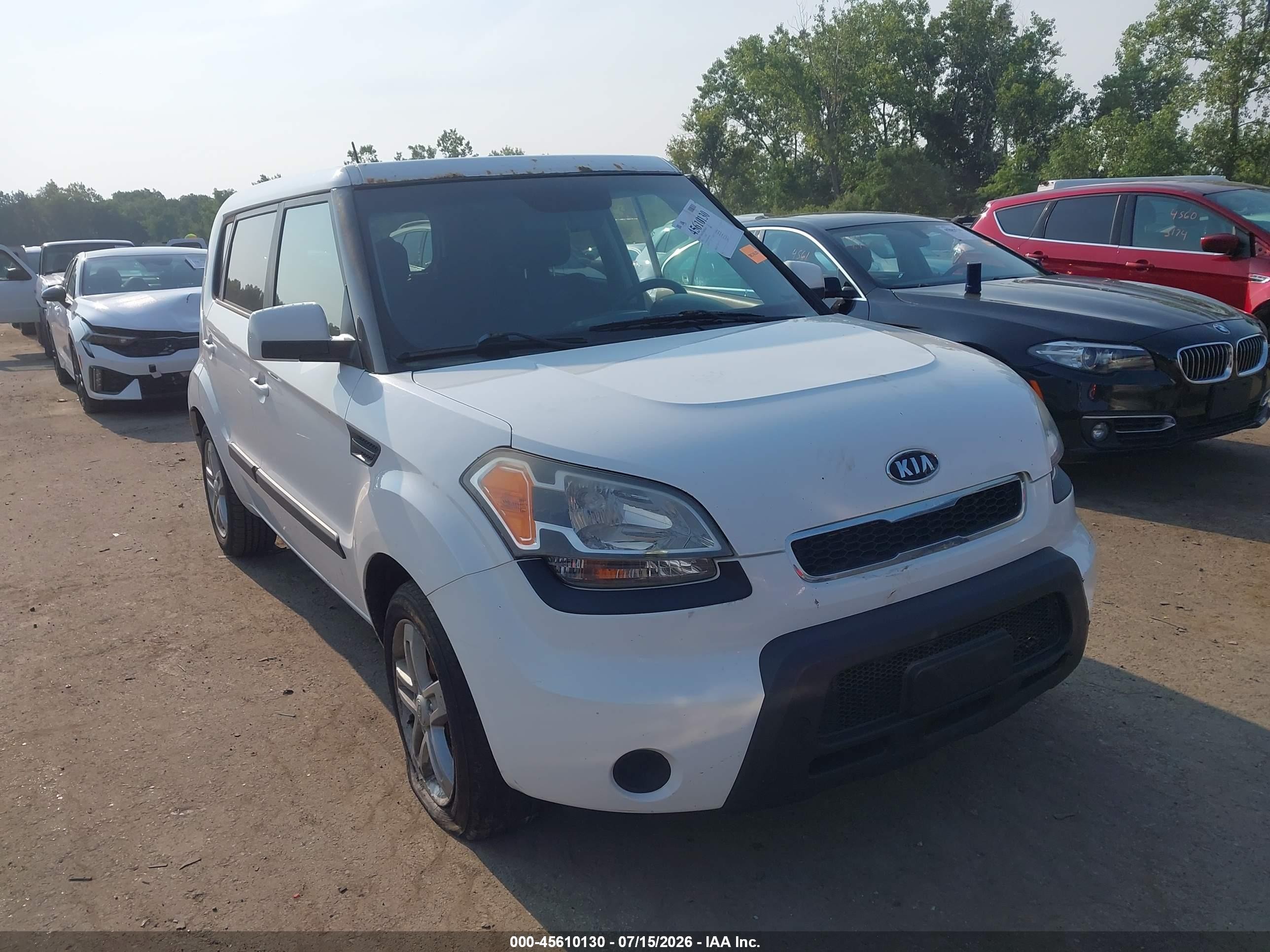 2011 Kia Soul + White vin: KNDJT2A24B7717485