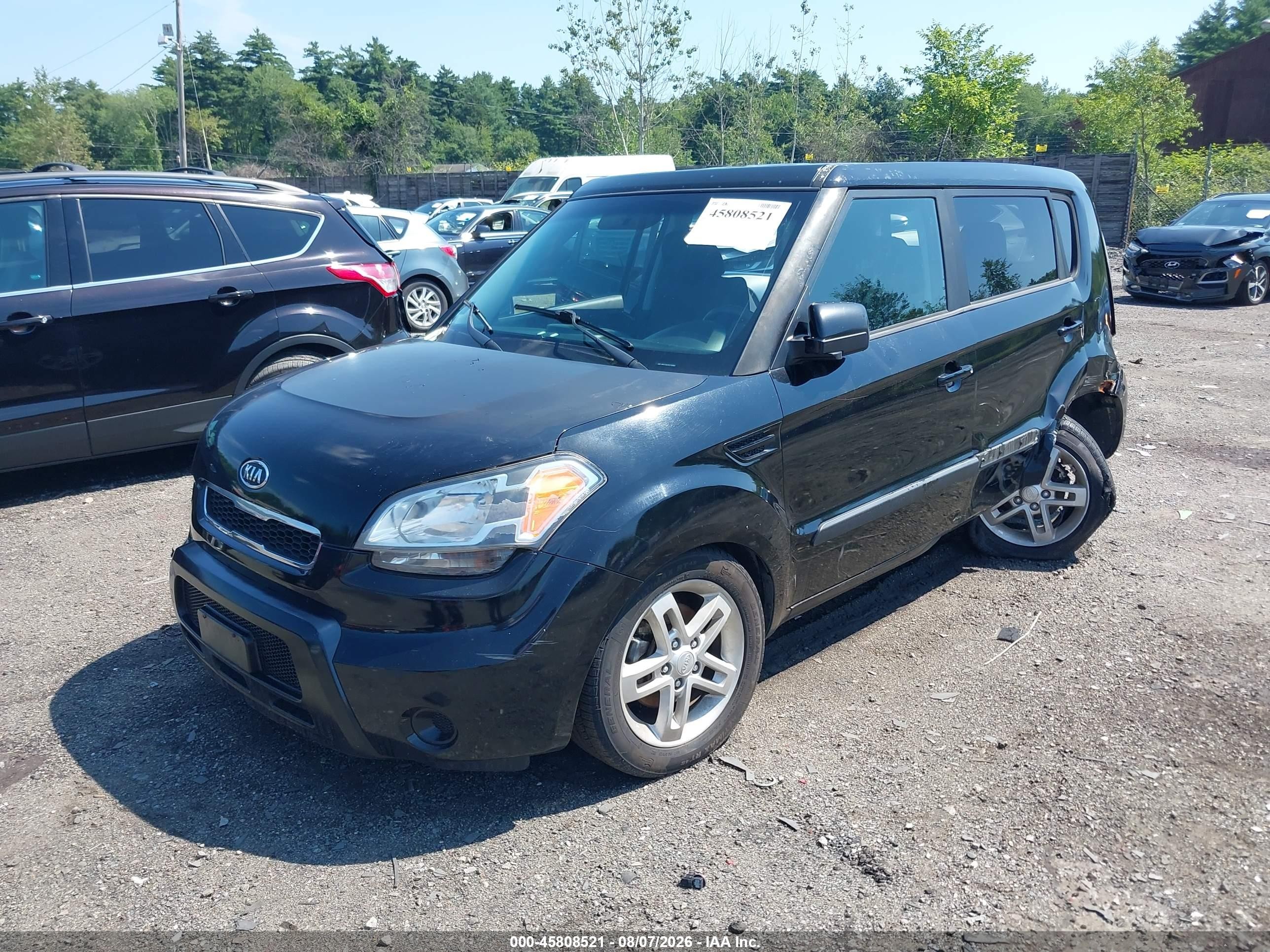 2011 Kia Soul + Black vin: KNDJT2A24B7732892