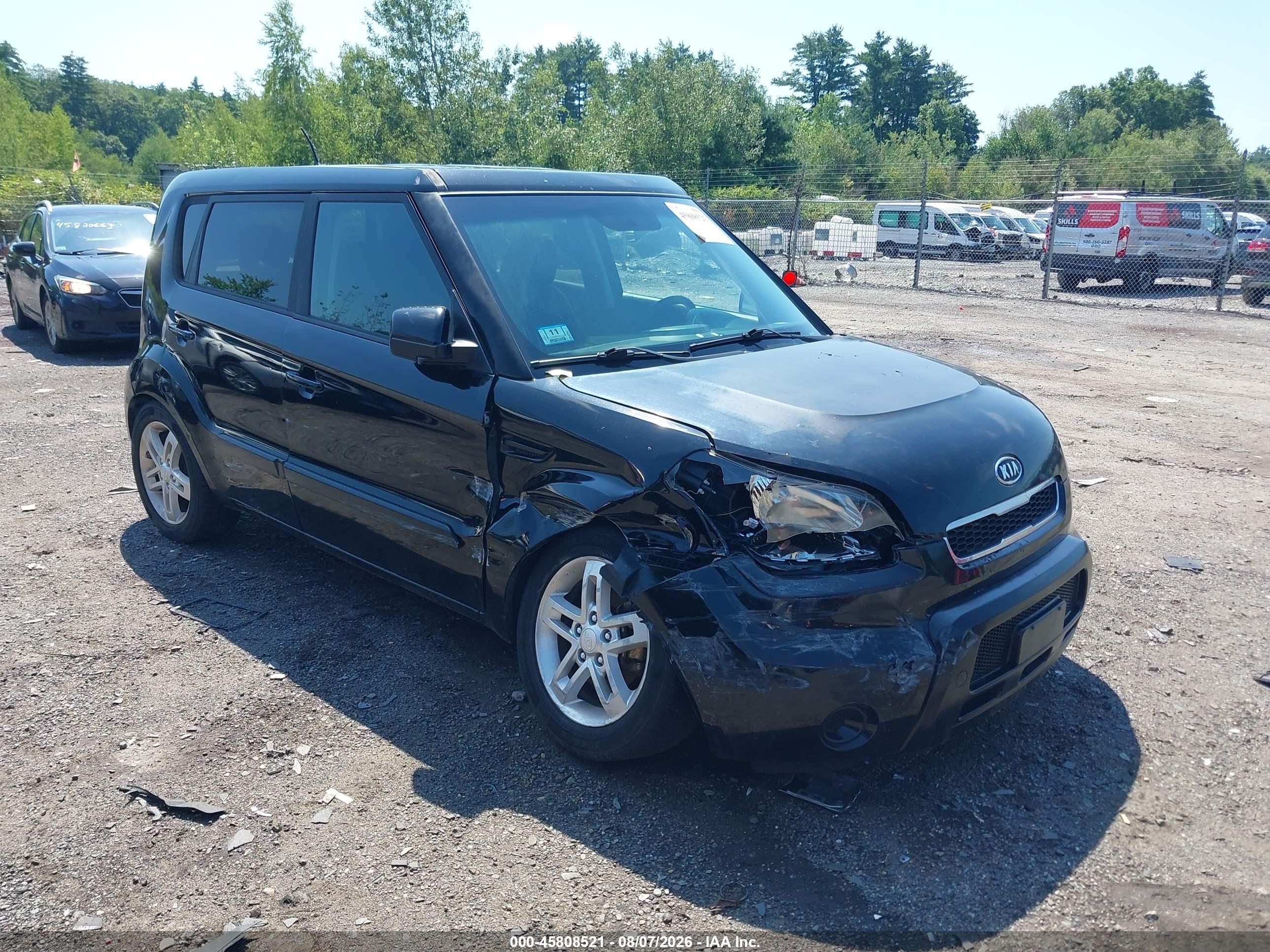2011 Kia Soul + Black vin: KNDJT2A24B7732892