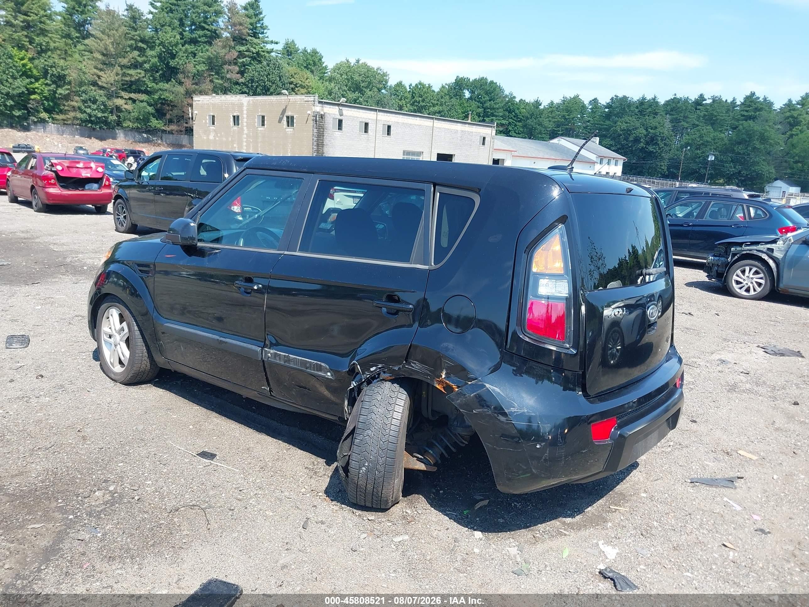 2011 Kia Soul + Black vin: KNDJT2A24B7732892