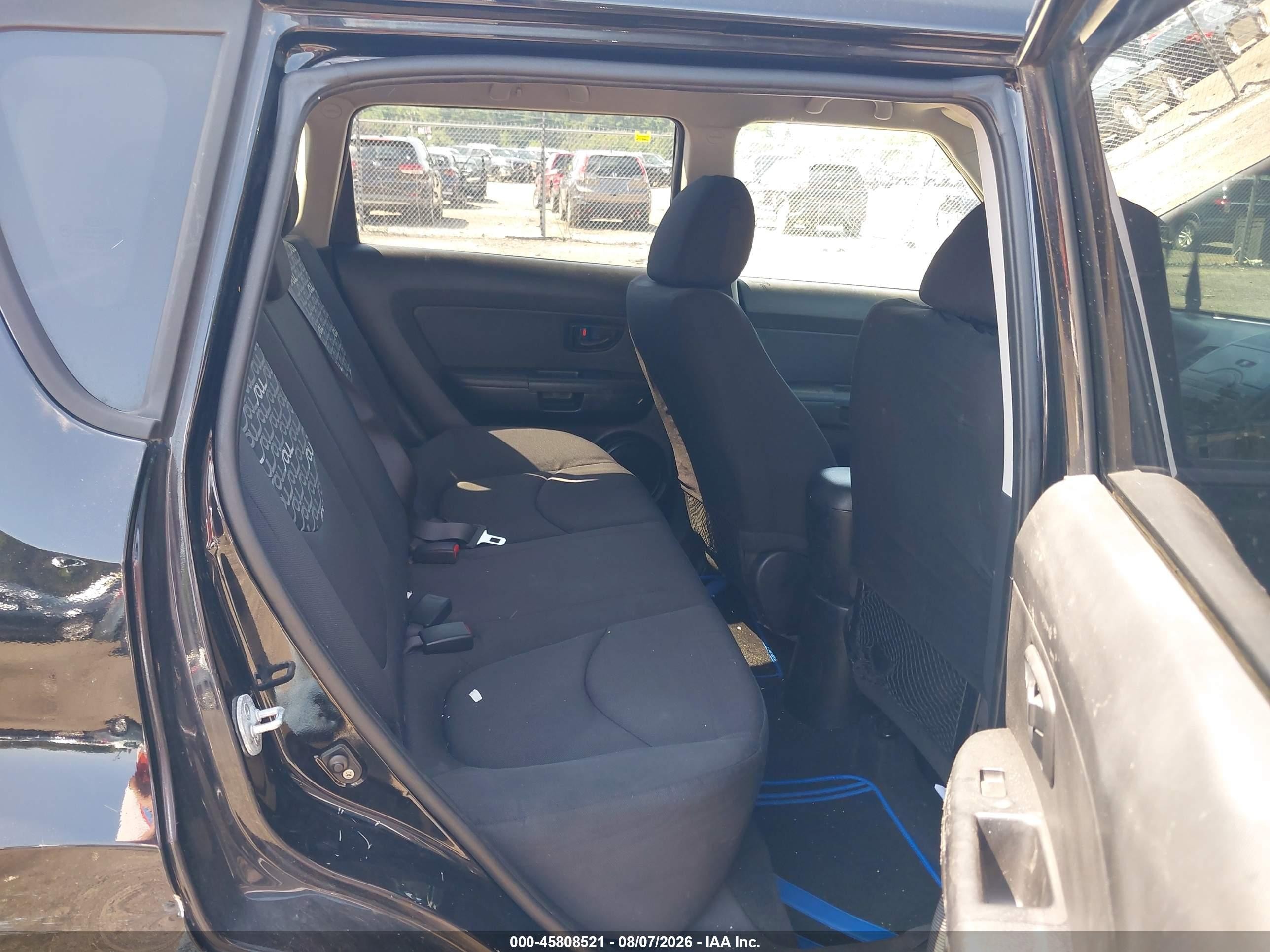 2011 Kia Soul + Black vin: KNDJT2A24B7732892
