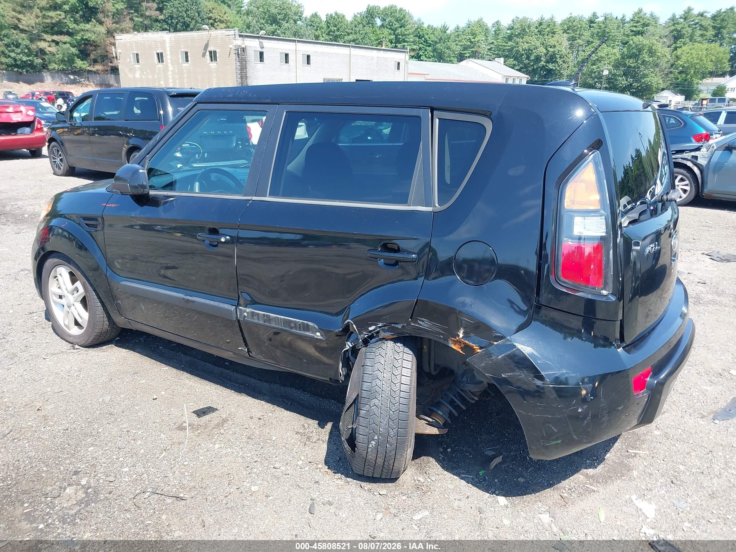 2011 Kia Soul + Black vin: KNDJT2A24B7732892