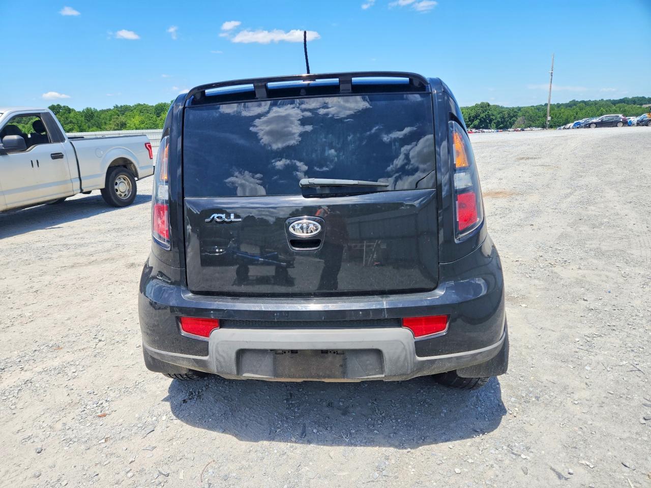 2010 Kia Soul + Black vin: KNDJT2A25A7036265