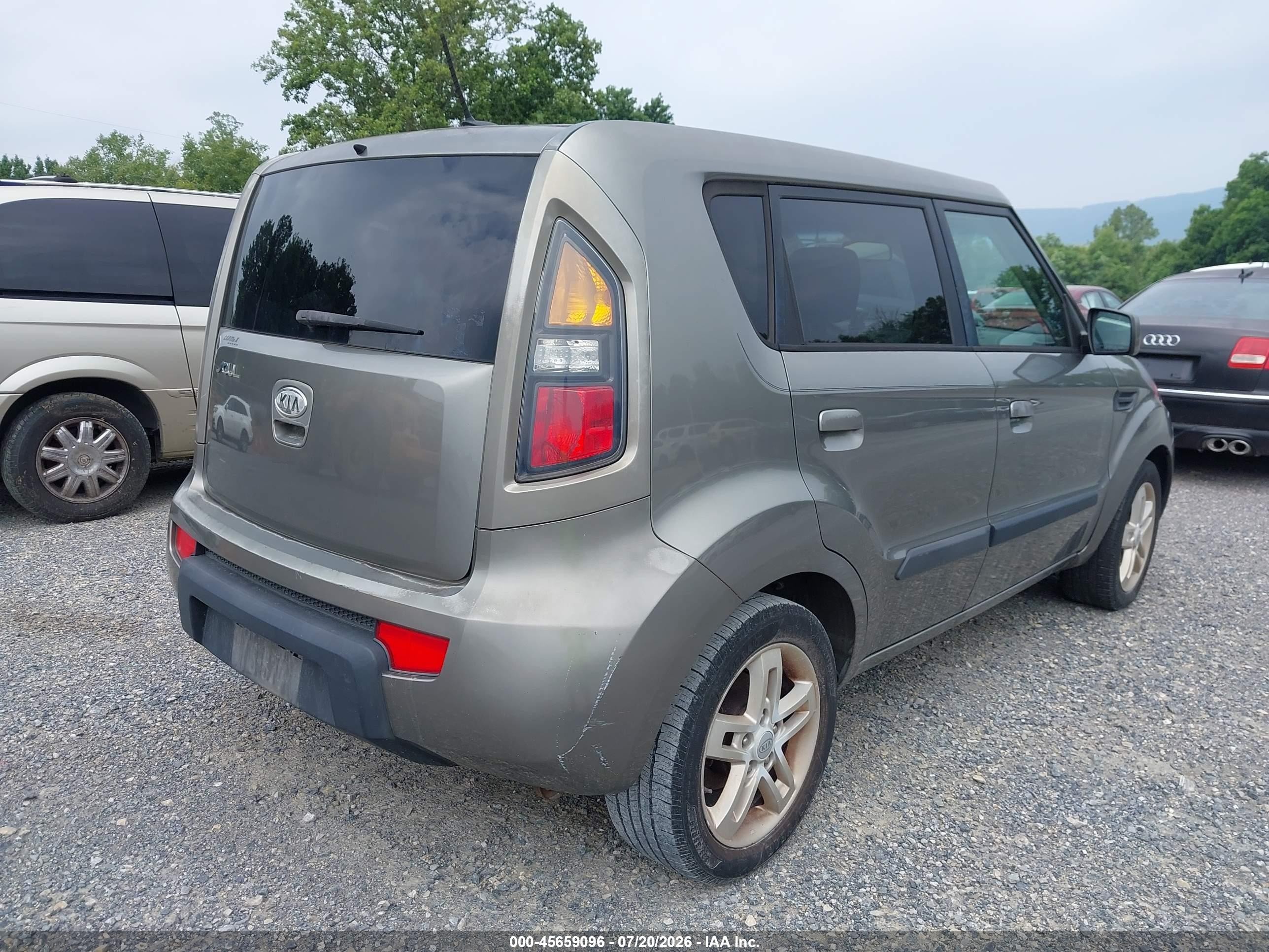 2010 Kia Soul + Серый vin: KNDJT2A25A7046603