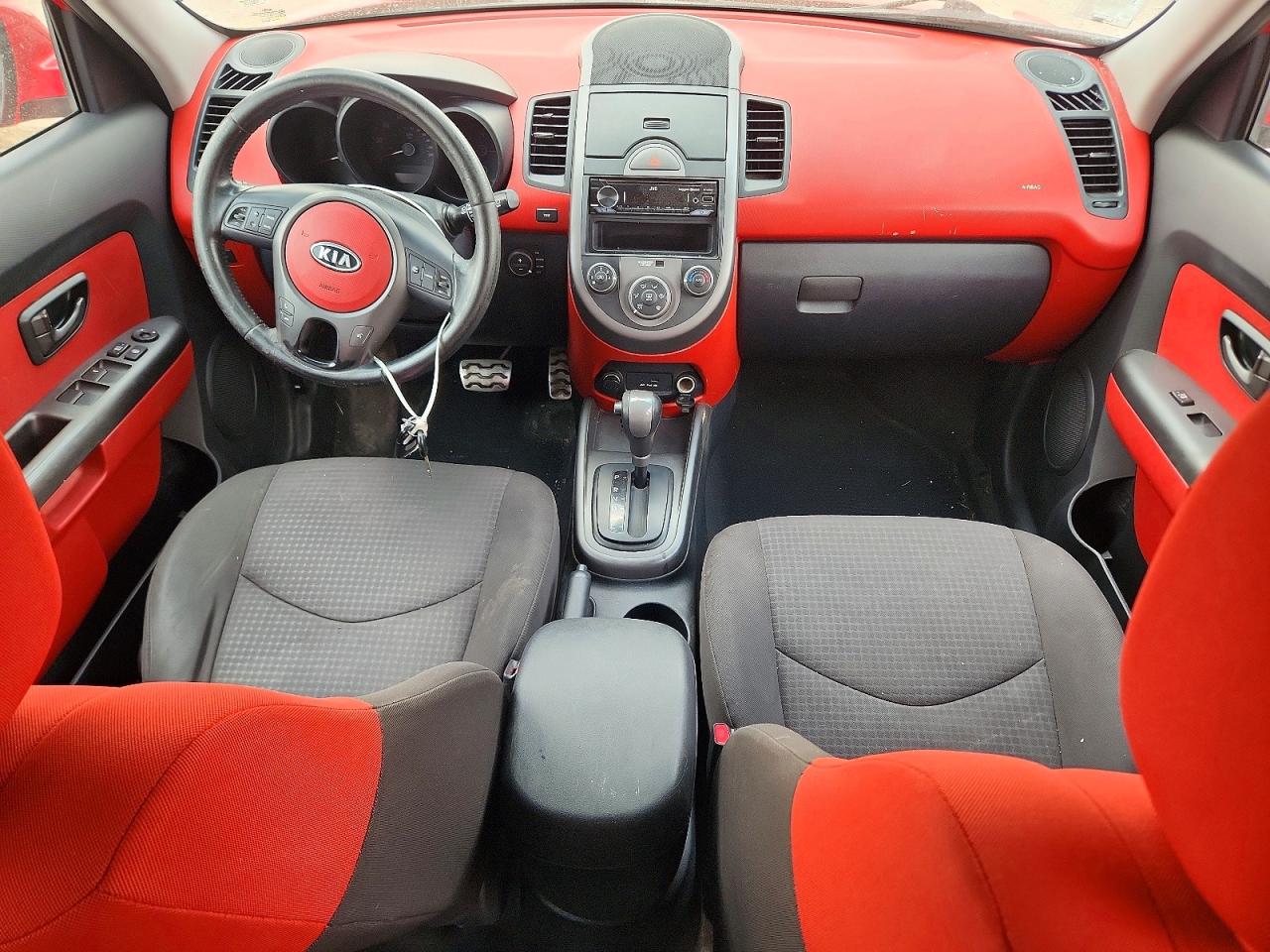 2010 Kia Soul + Red vin: KNDJT2A25A7046763