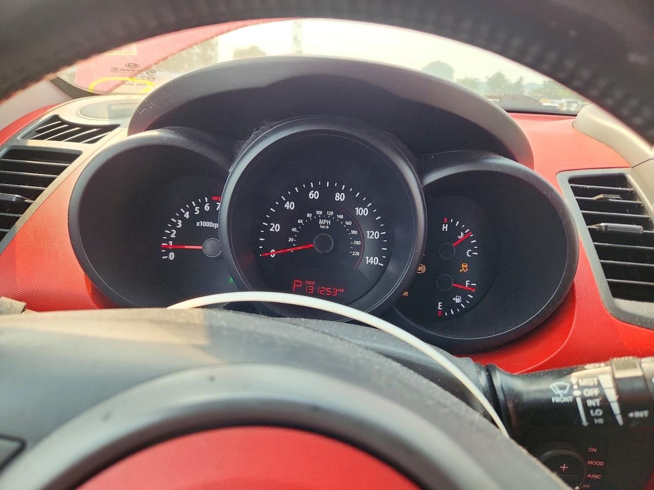 2010 Kia Soul + Red vin: KNDJT2A25A7046763