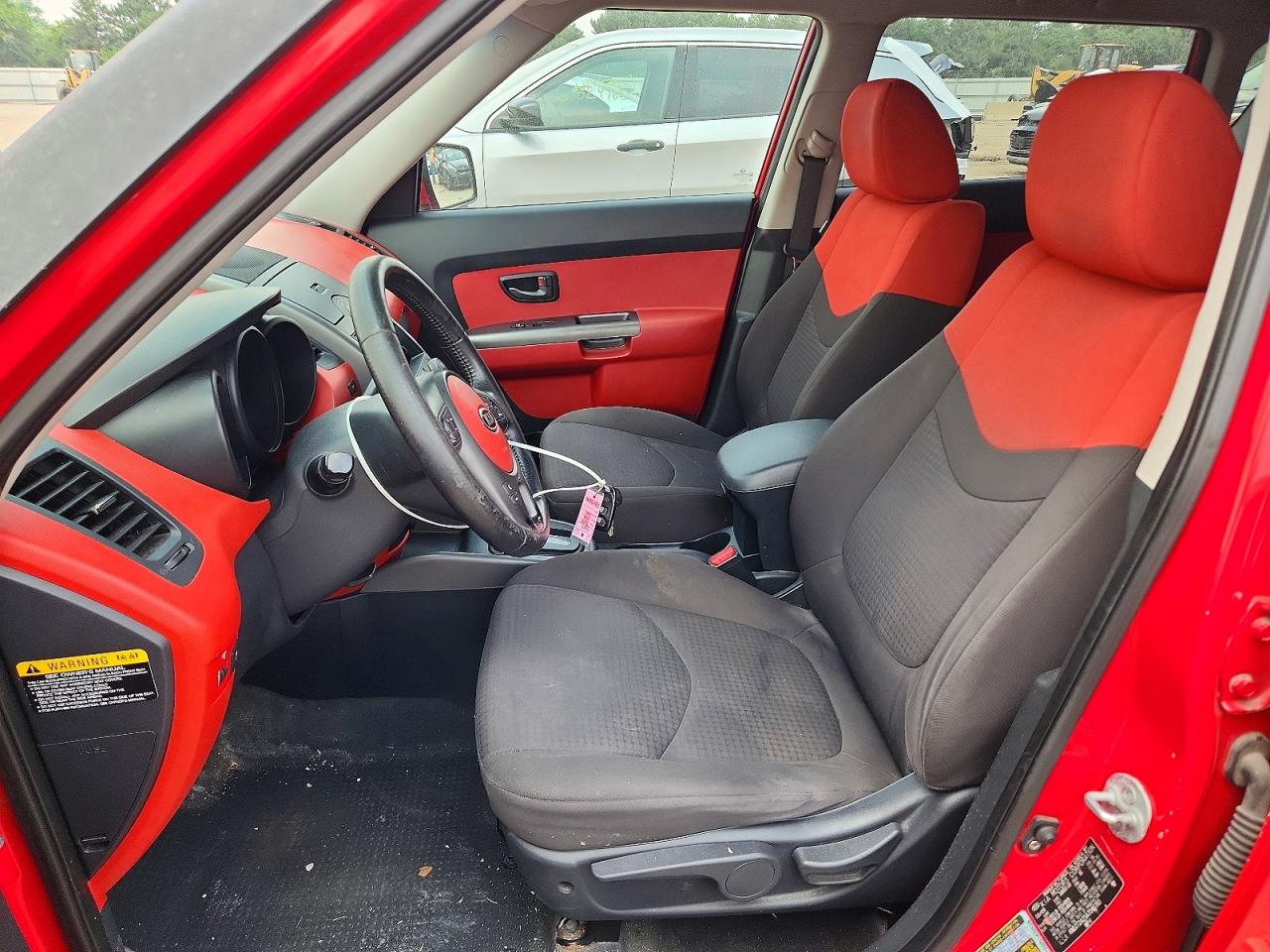 2010 Kia Soul + Red vin: KNDJT2A25A7046763