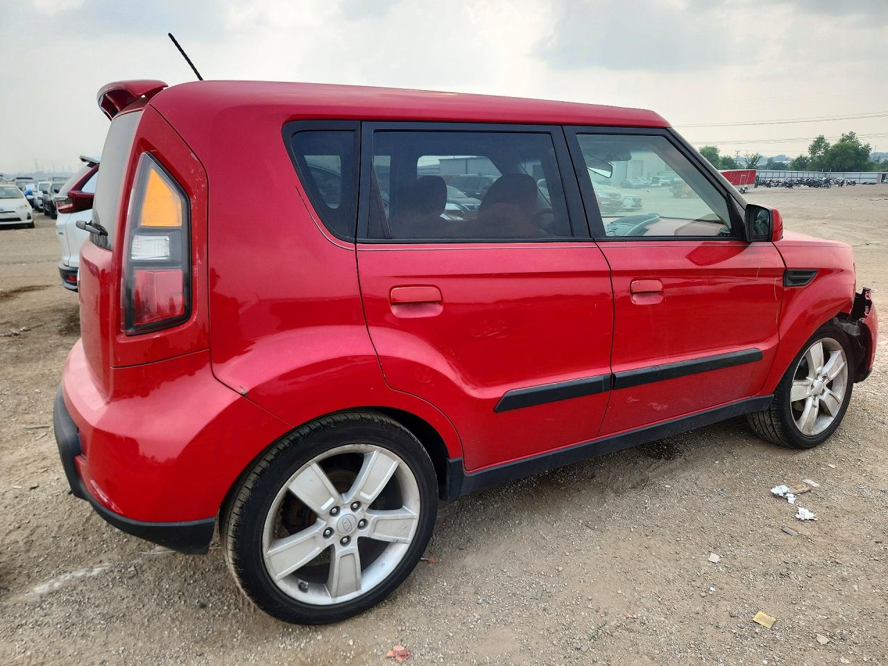 2010 Kia Soul + Red vin: KNDJT2A25A7046763