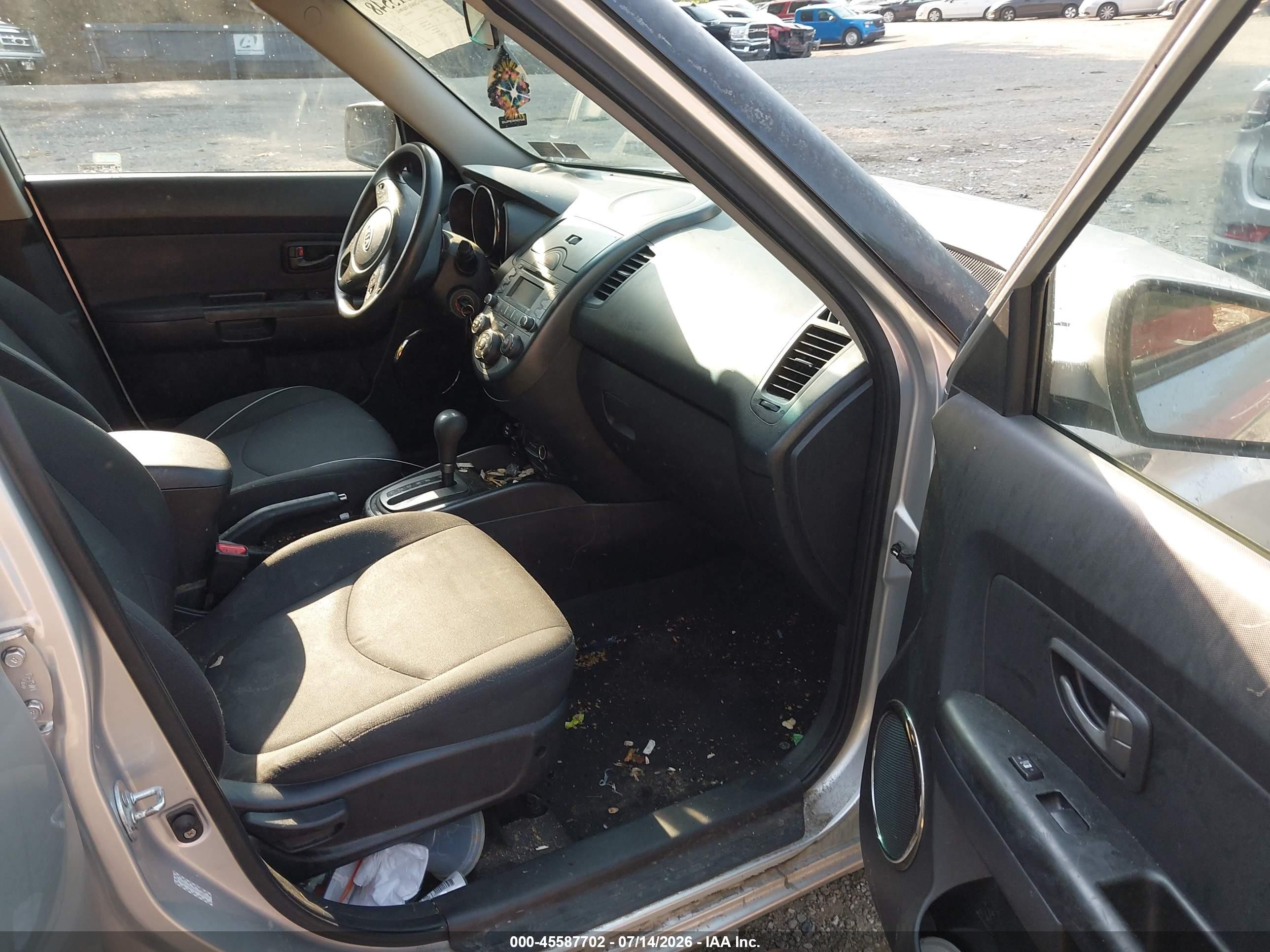 2010 Kia Soul + Серебряный vin: KNDJT2A25A7111773
