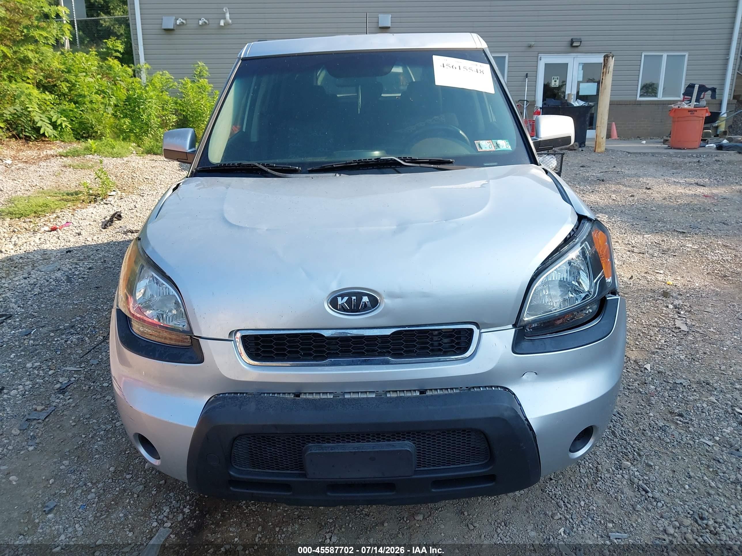 2010 Kia Soul + Серебряный vin: KNDJT2A25A7111773