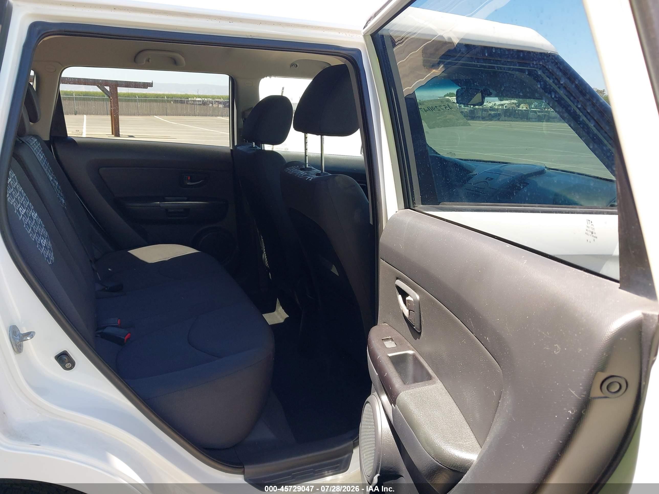 2010 Kia Soul + Белый vin: KNDJT2A25A7115984