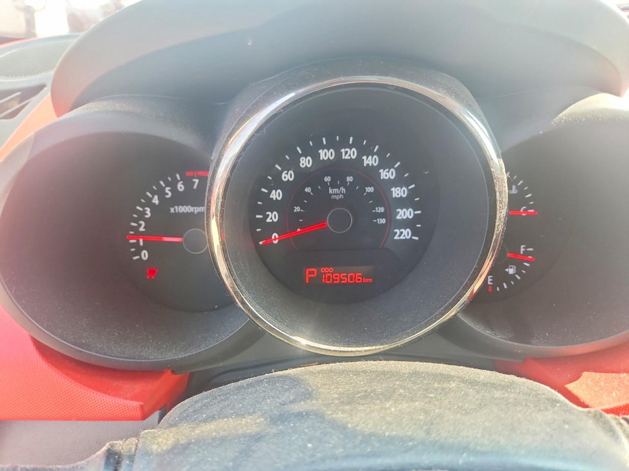 2010 Kia Soul + Красный vin: KNDJT2A25A7123065