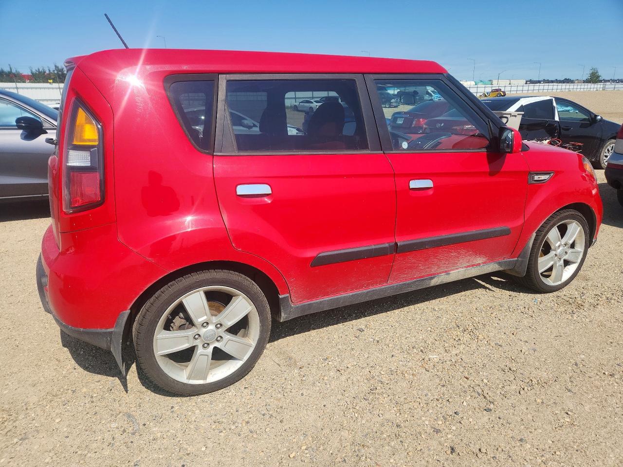 2010 Kia Soul + Красный vin: KNDJT2A25A7123065