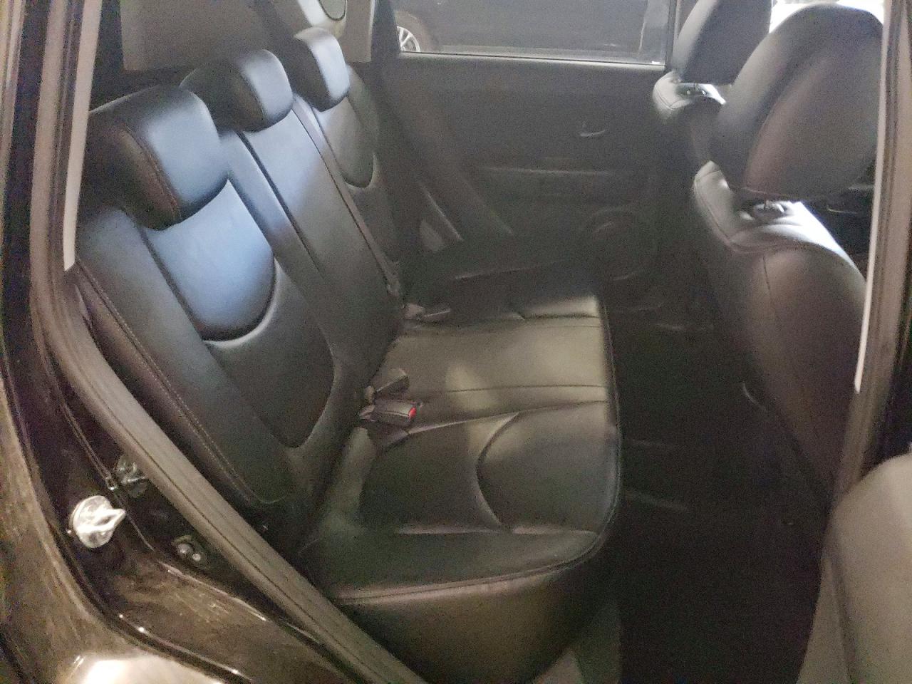 2010 Kia Soul + Black vin: KNDJT2A25A7126435