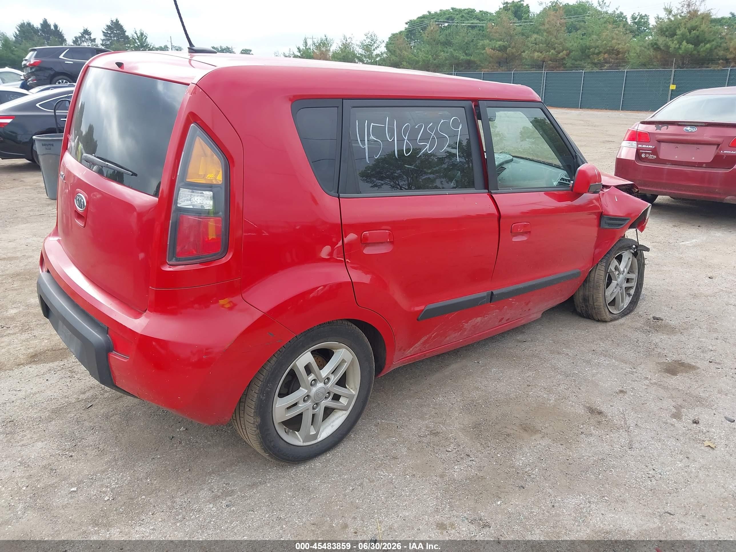 2010 Kia Soul + Red vin: KNDJT2A25A7162917