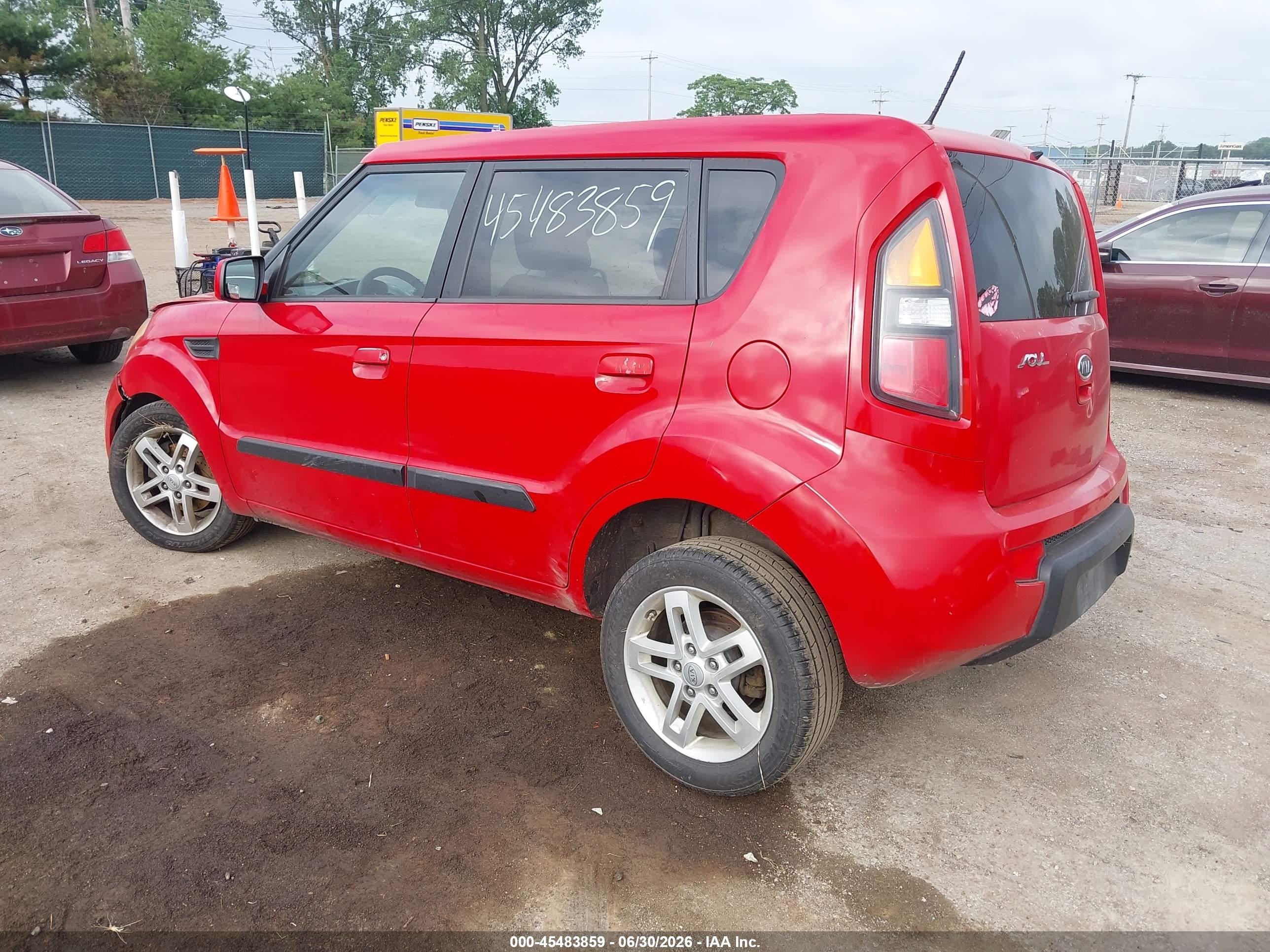 2010 Kia Soul + Red vin: KNDJT2A25A7162917