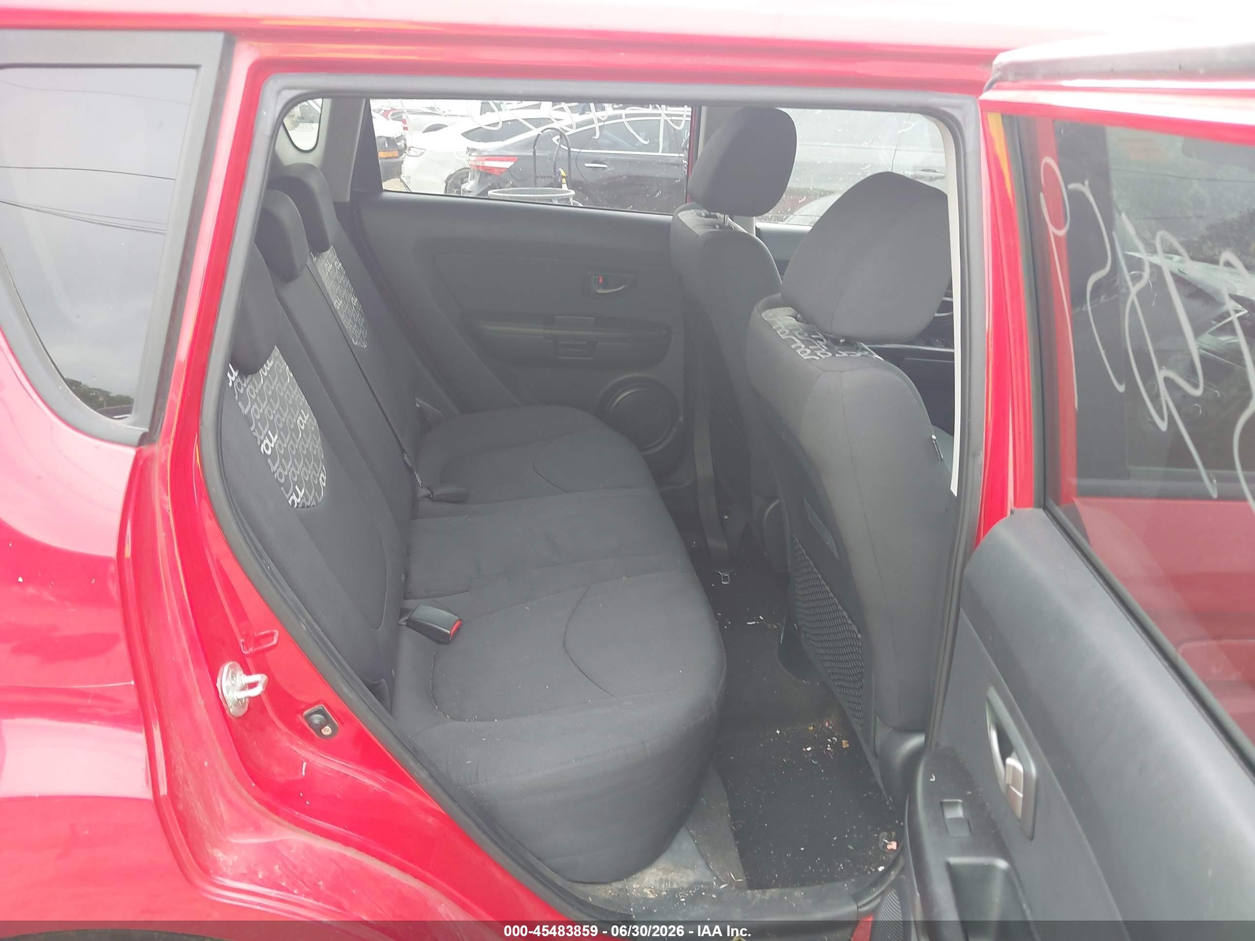 2010 Kia Soul + Red vin: KNDJT2A25A7162917