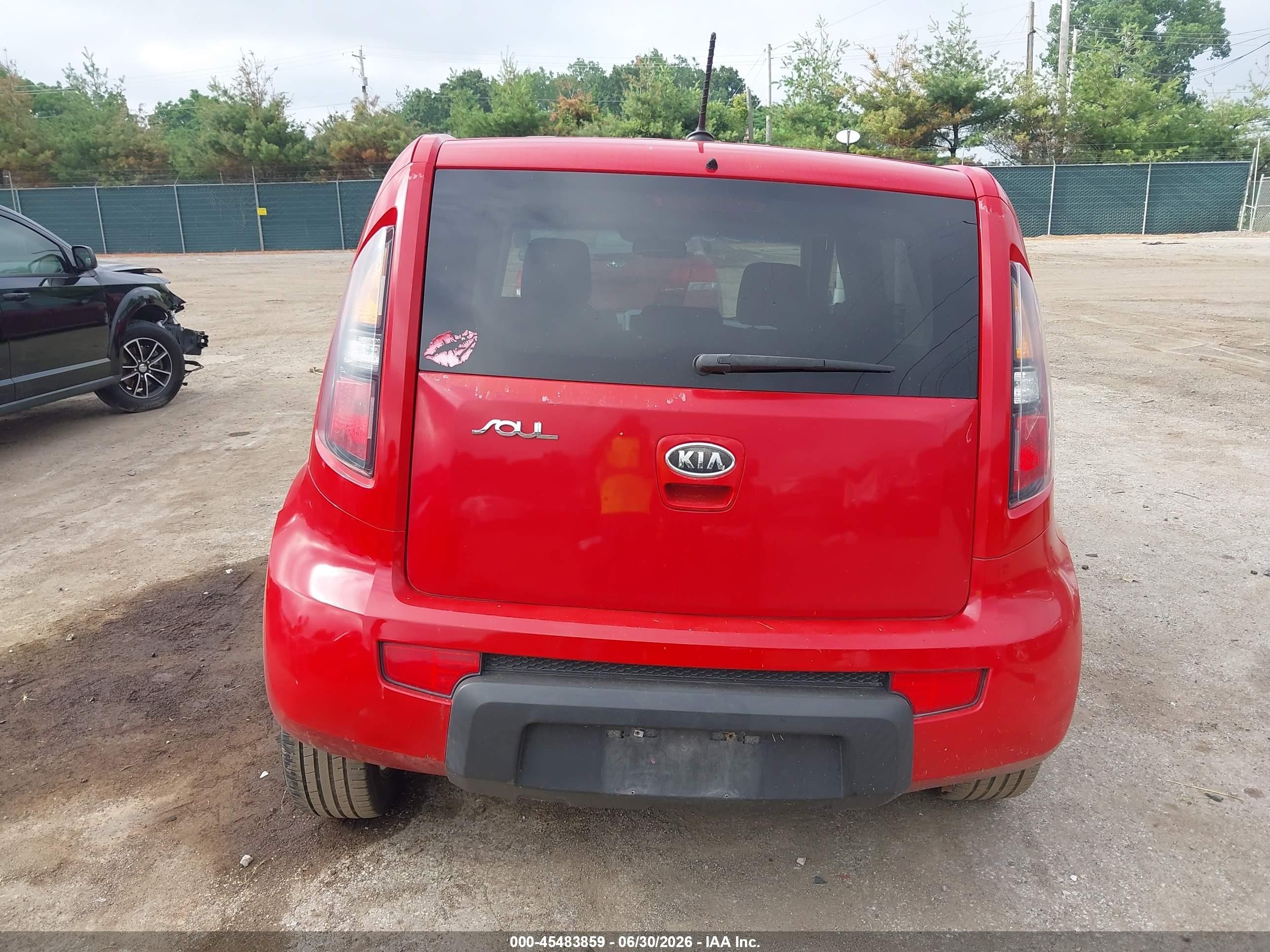 2010 Kia Soul + Red vin: KNDJT2A25A7162917