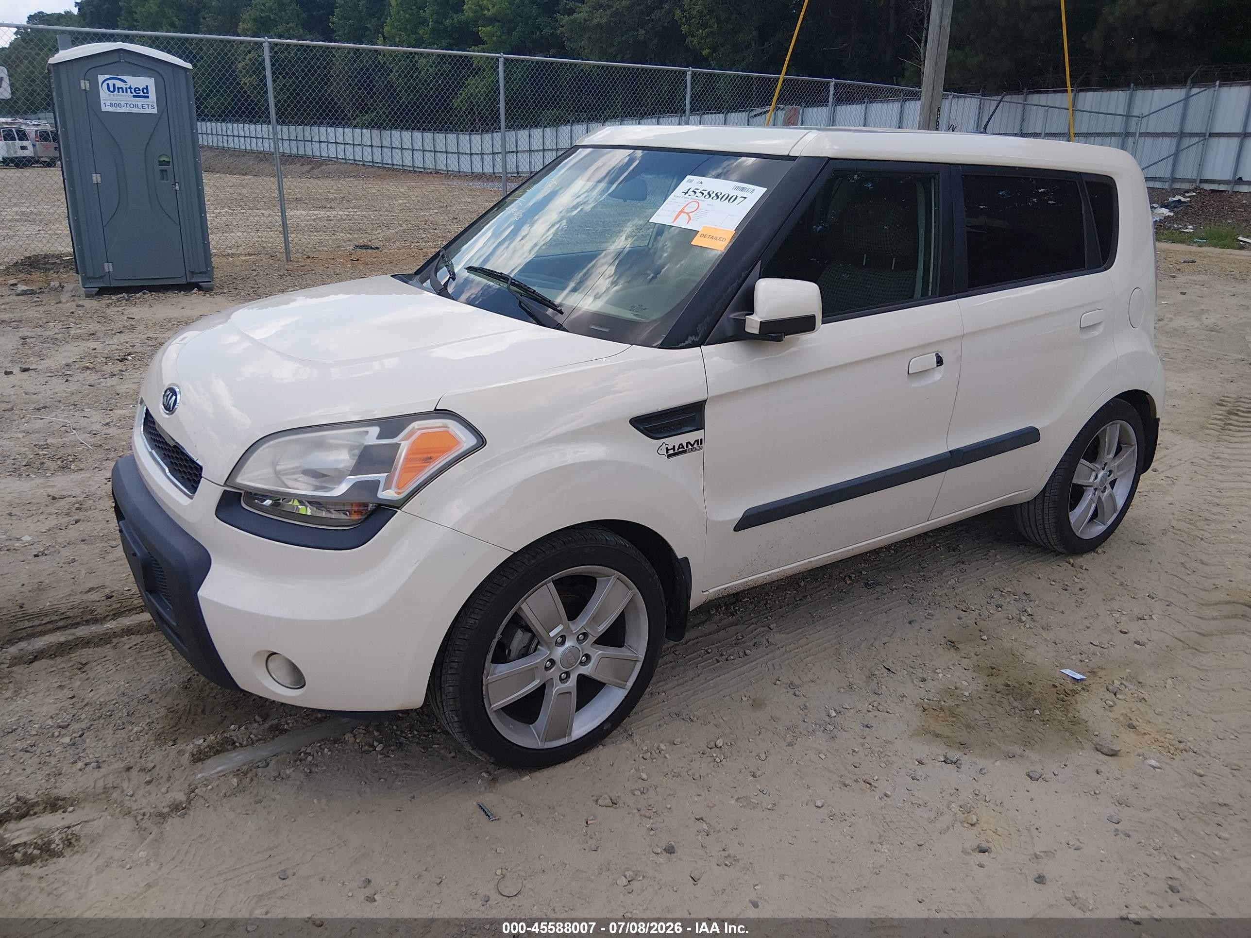 2010 Kia Soul ! White vin: KNDJT2A25A7171505
