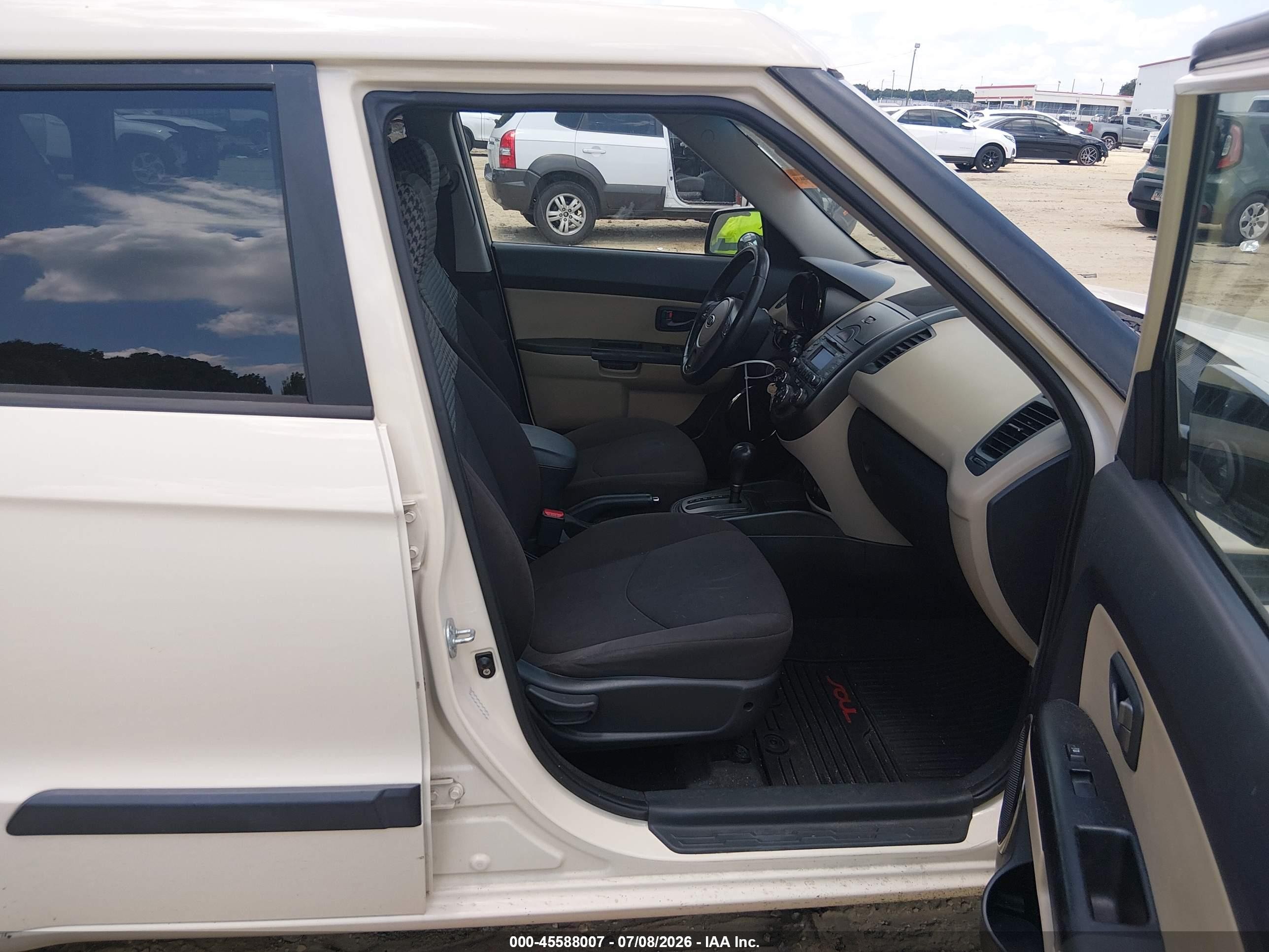 2010 Kia Soul ! White vin: KNDJT2A25A7171505