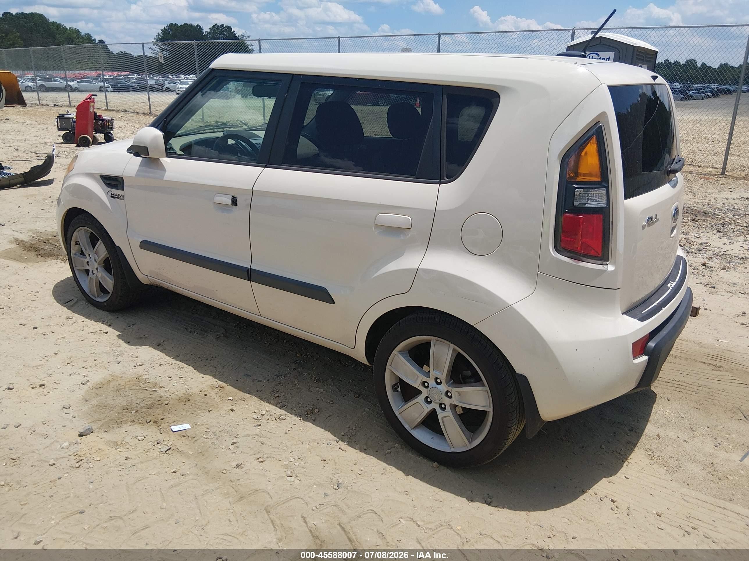 2010 Kia Soul ! White vin: KNDJT2A25A7171505