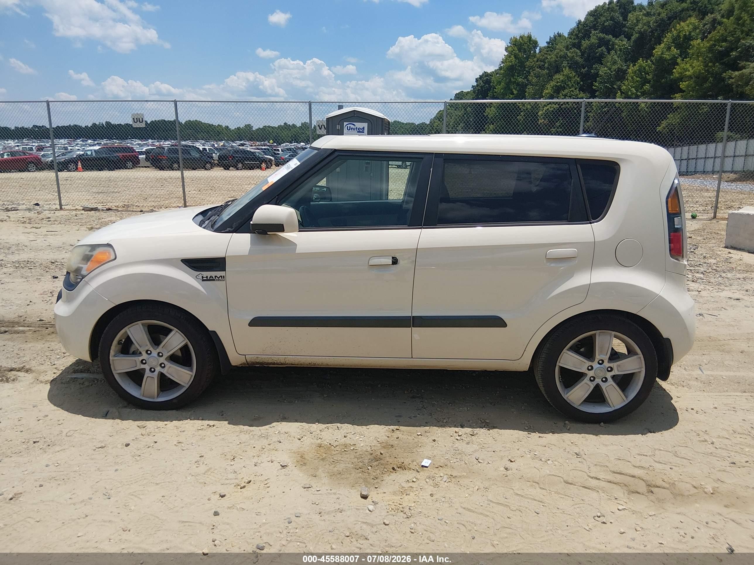 2010 Kia Soul ! White vin: KNDJT2A25A7171505
