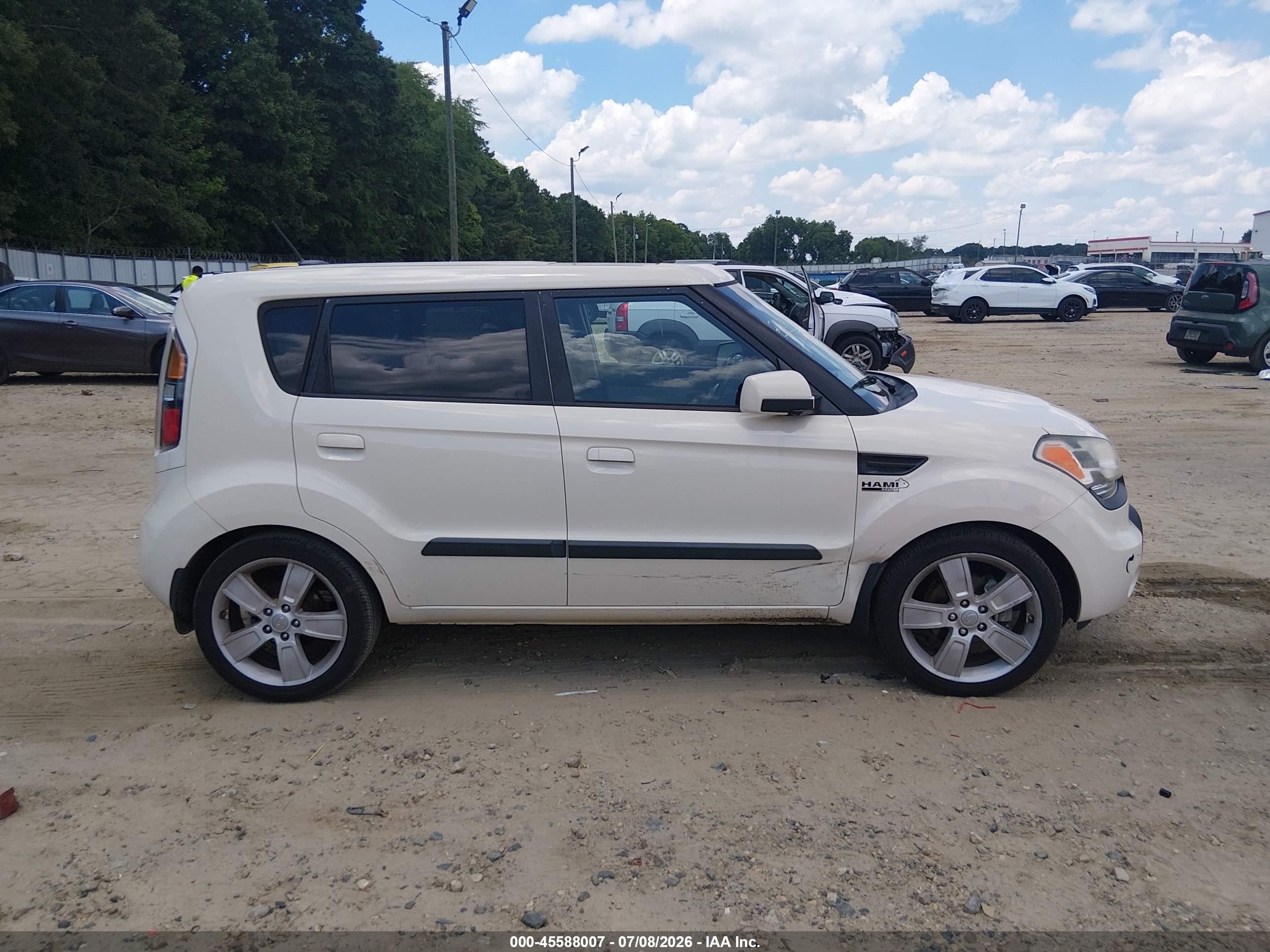 2010 Kia Soul ! White vin: KNDJT2A25A7171505