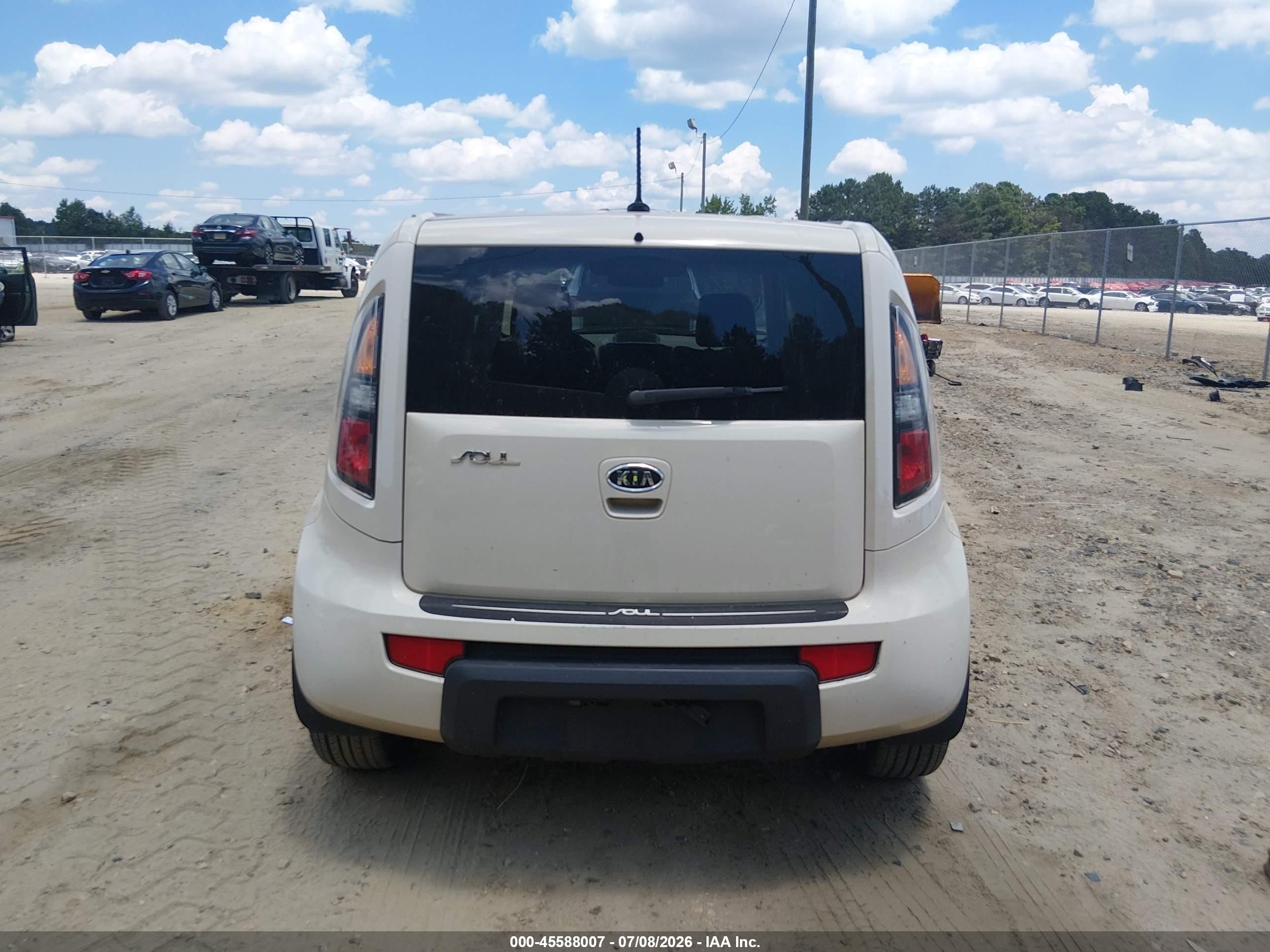 2010 Kia Soul ! White vin: KNDJT2A25A7171505